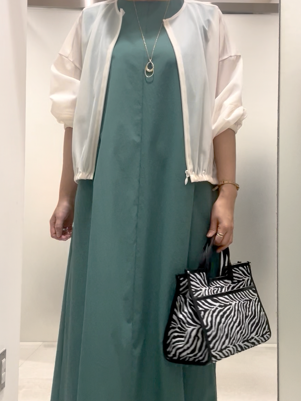 まどかさんの「UNTITLED｜トリコットシアーブラウス」を使ったコーディネート