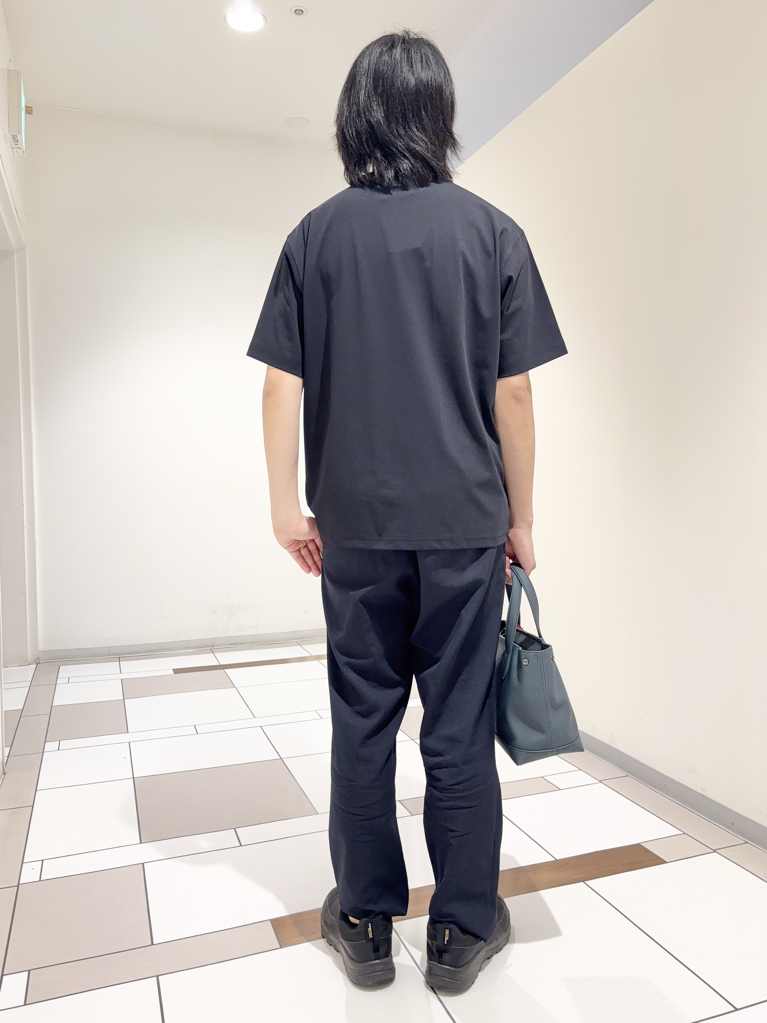 及川さんの「TAKEO KIKUCHI｜【汗染み軽減/接触冷感】フェイクレイヤード ワンポイント刺繍Ｔシャツ」を使ったコーディネート
