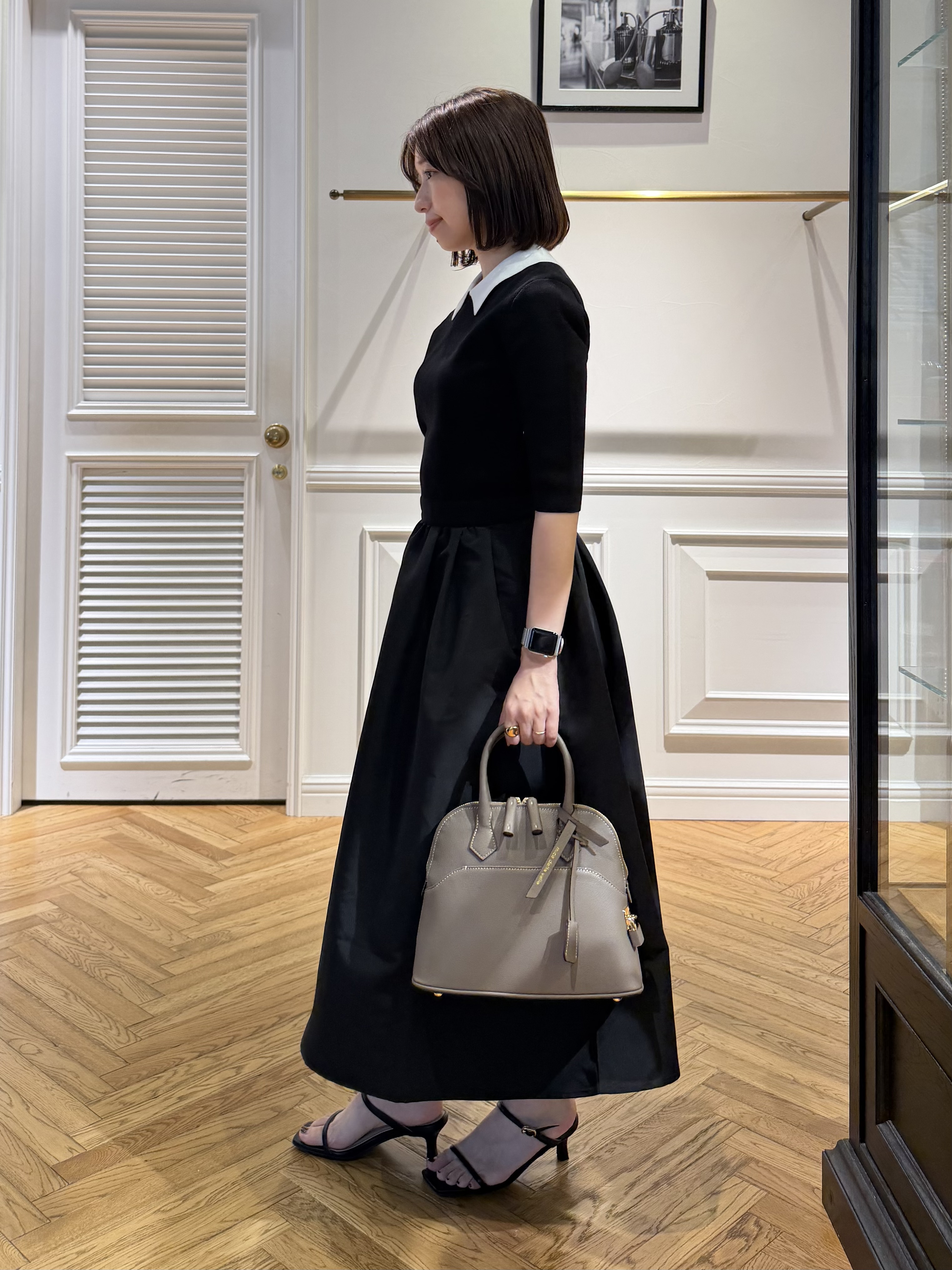 つじ まこさんの「DRESSTERIOR｜バイカラーニットコンビワンピース」を使ったコーディネート