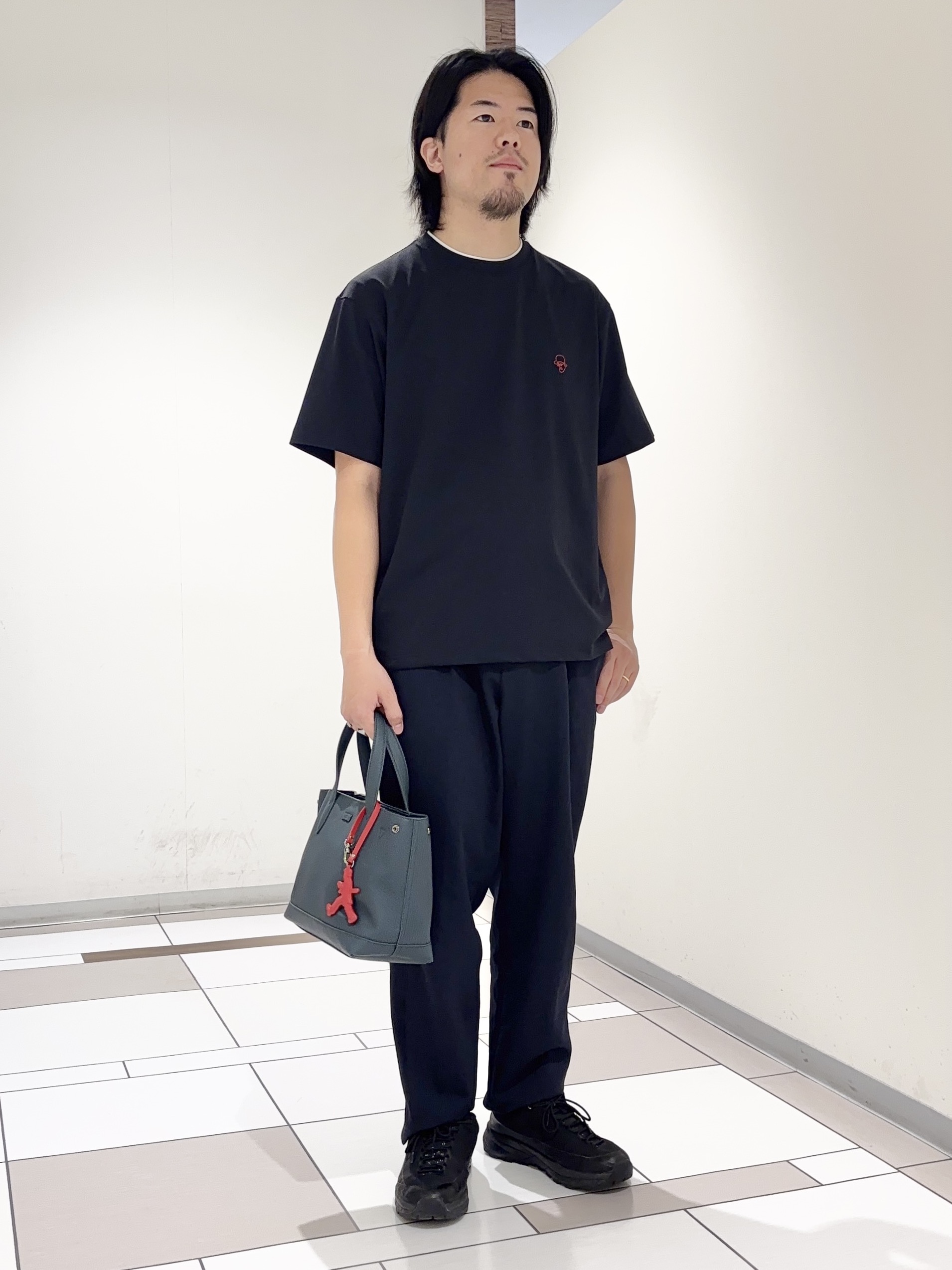 及川さんの「TAKEO KIKUCHI｜【汗染み軽減/接触冷感】フェイクレイヤード ワンポイント刺繍Ｔシャツ」を使ったコーディネート