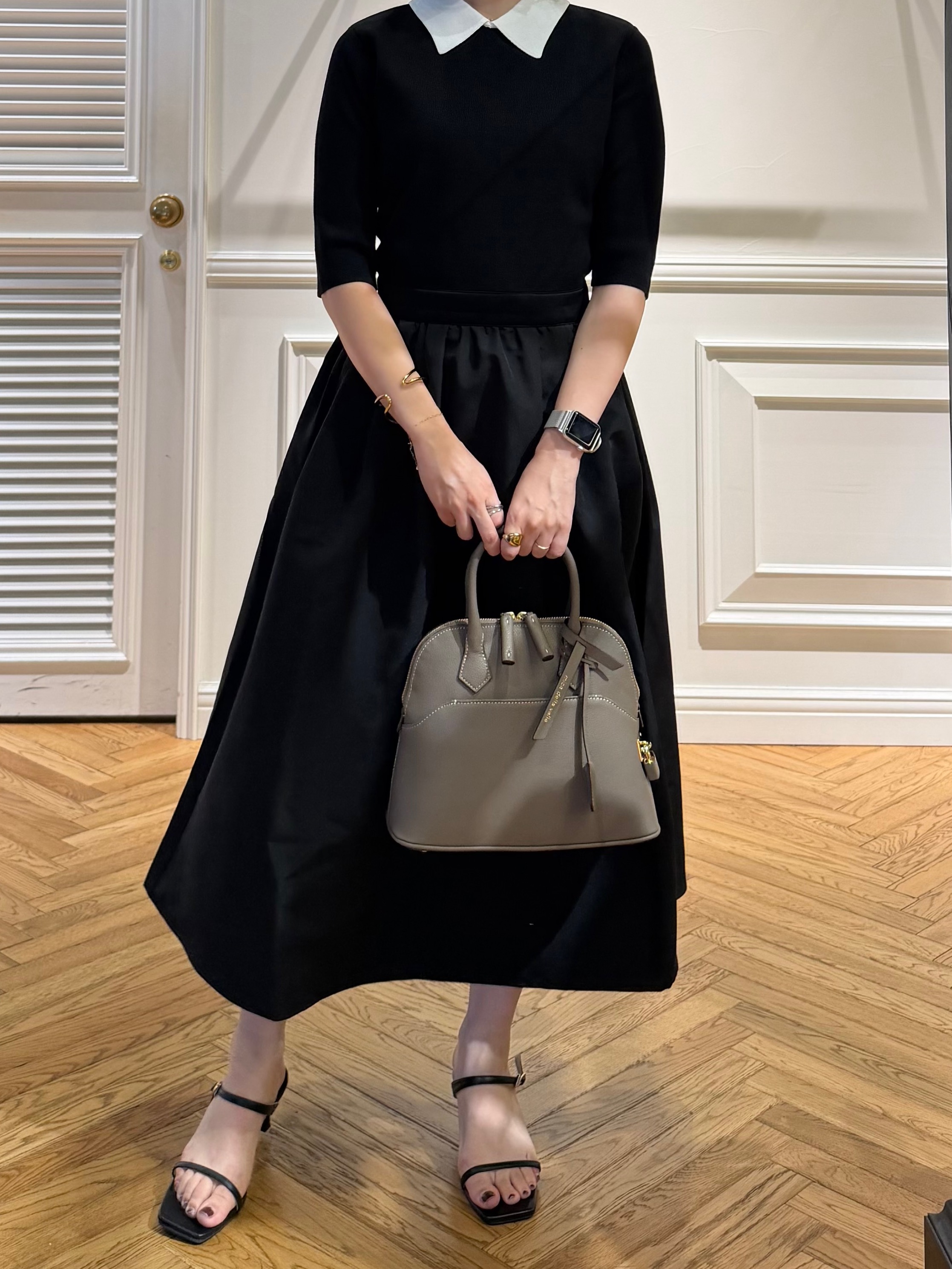 つじ まこさんの「DRESSTERIOR｜バイカラーニットコンビワンピース」を使ったコーディネート