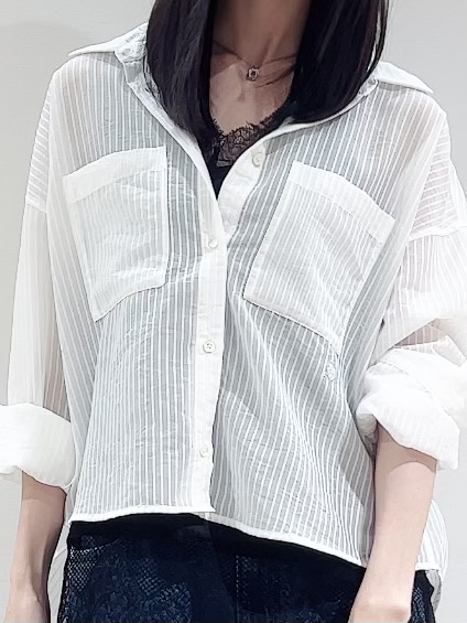 ミナミさんの「DRESSTERIOR｜シアーストライプクロップドシャツ」を使ったコーディネート