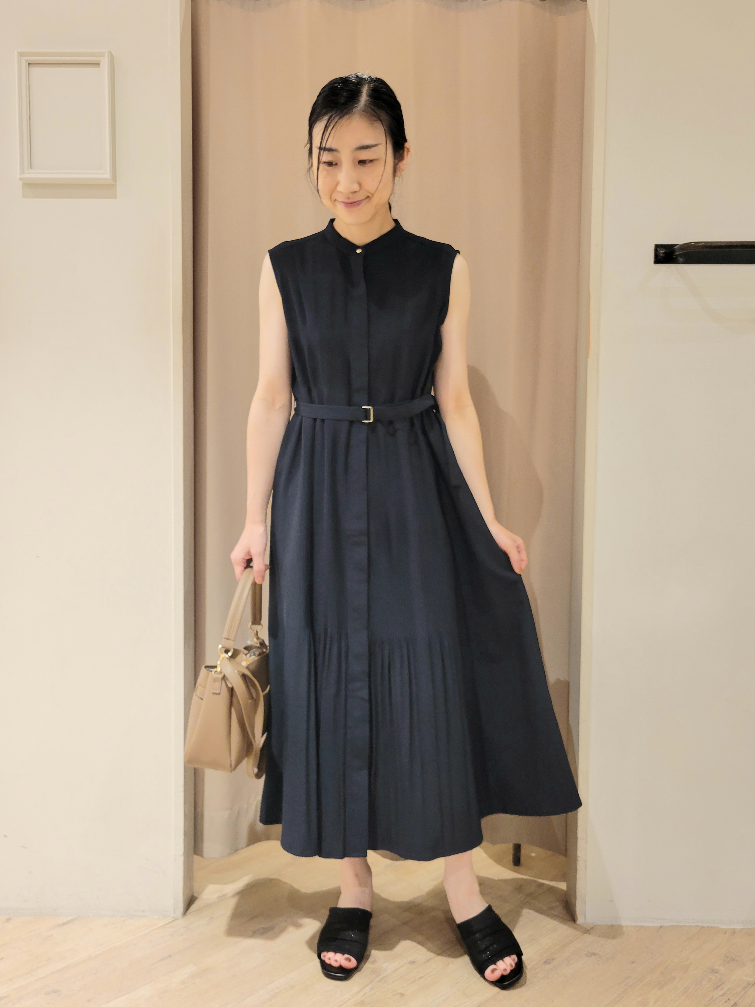 いそさんの「grove｜【低身長さんも選べる着丈・洗濯機◎】プリーツベルトワンピース」を使ったコーディネート