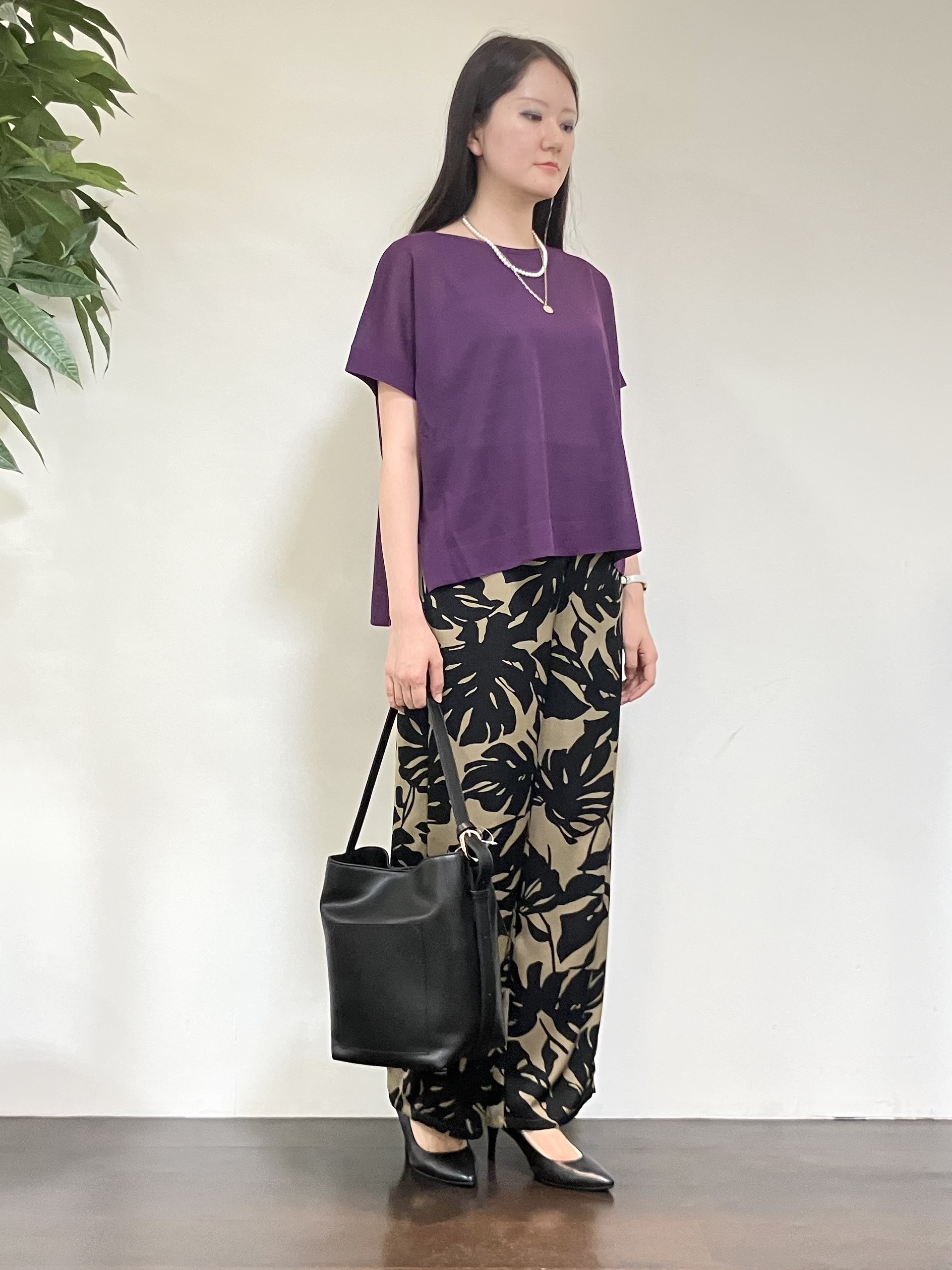 カレンさんの「UNTITLED｜【アンサンブル可/品のある透け感】Tシャツ風ニットトップス」を使ったコーディネート
