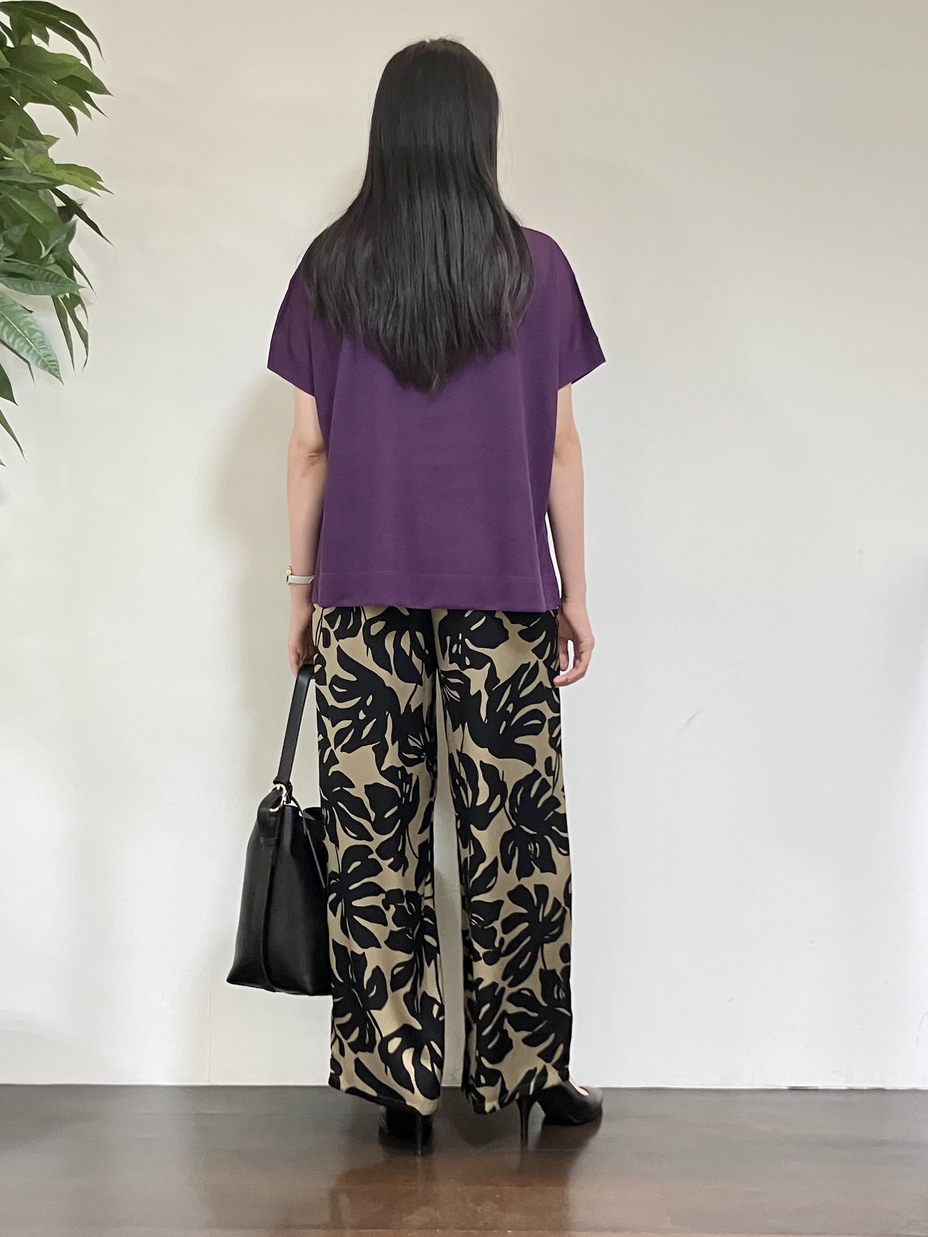 カレンさんの「UNTITLED｜【アンサンブル可/品のある透け感】Tシャツ風ニットトップス」を使ったコーディネート
