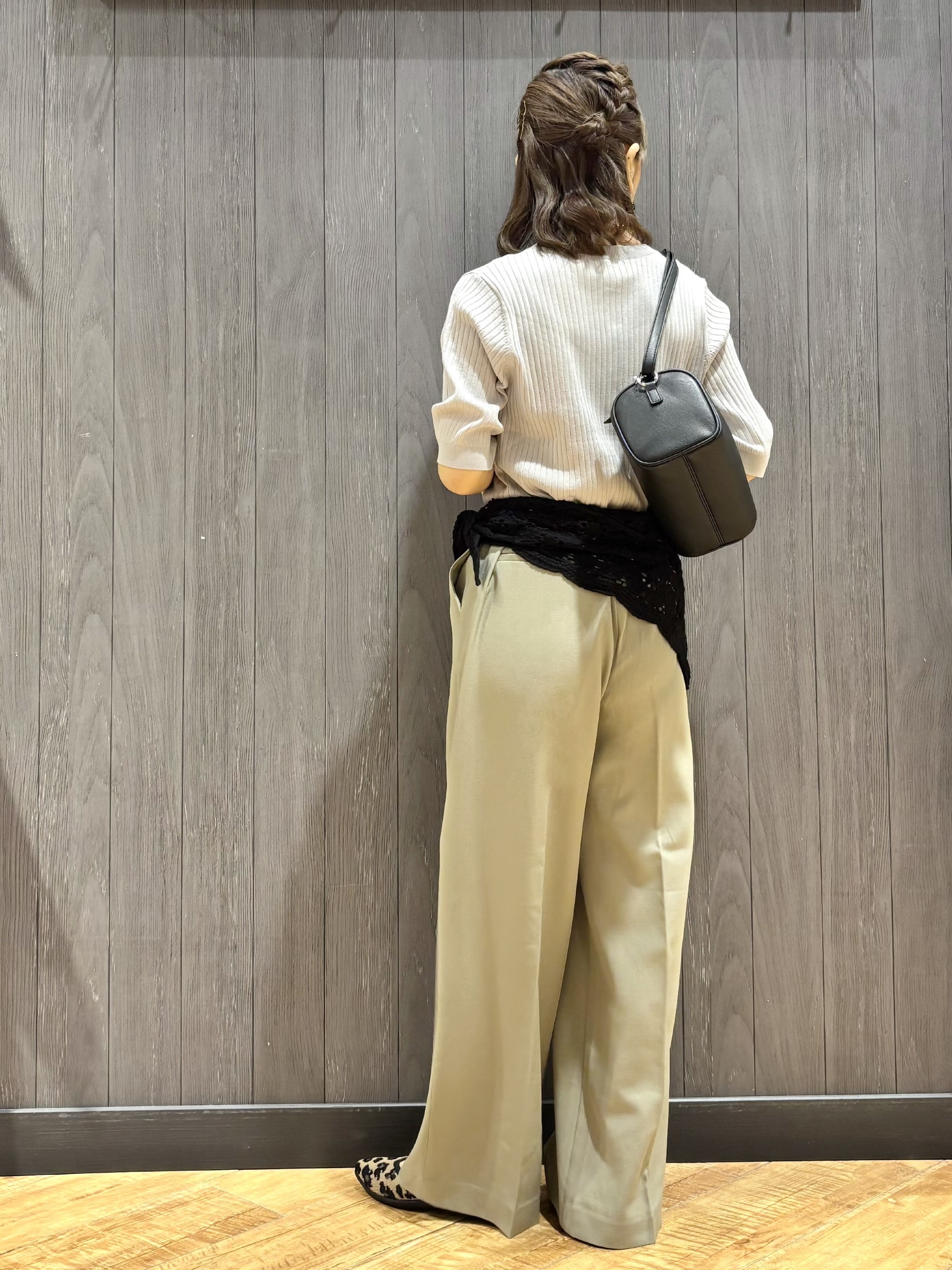 meiさんの「SHOO･LA･RUE｜【S-LL】抜け感ある着こなしに ヘンリーネック リブニット」を使ったコーディネート