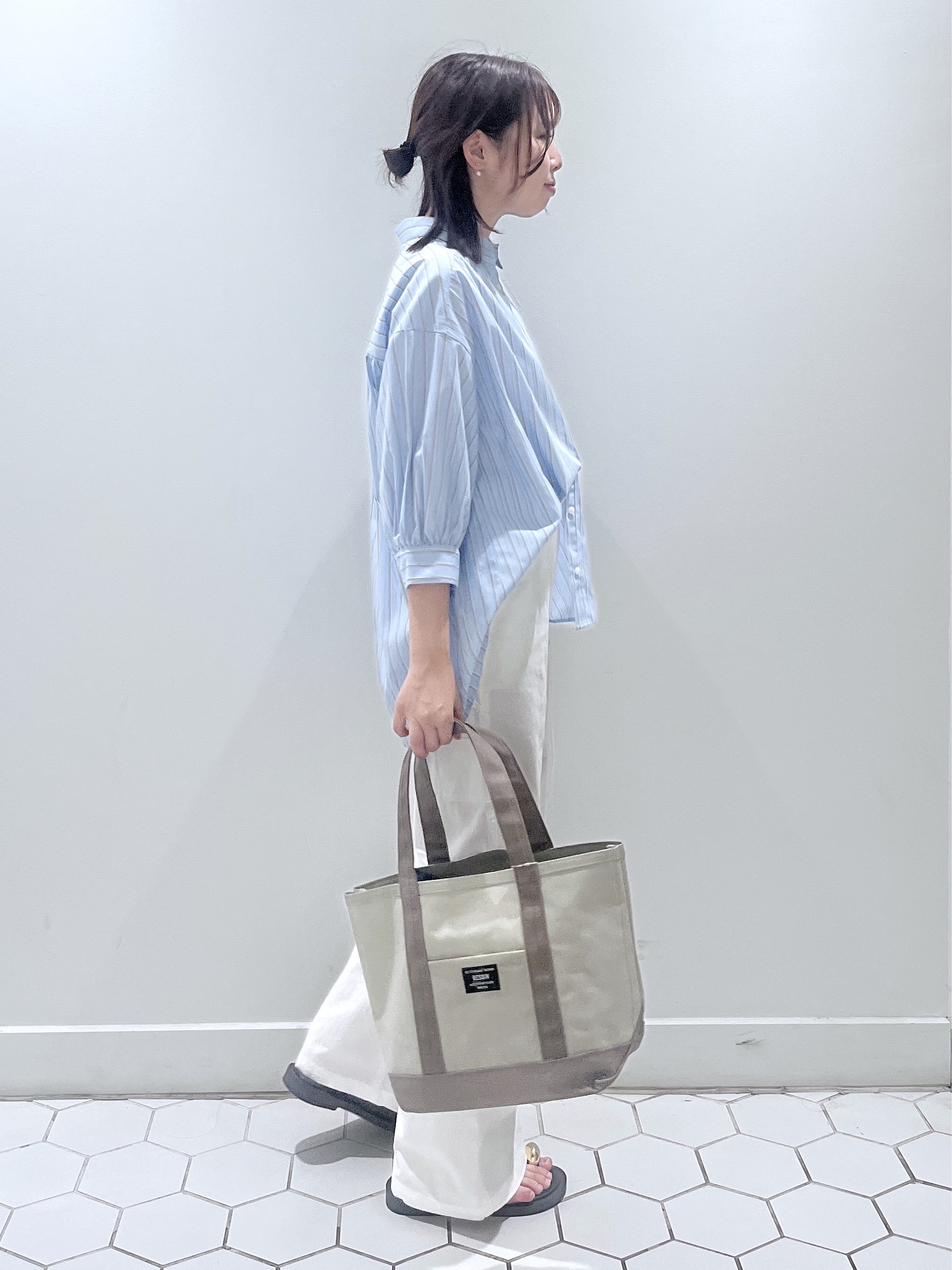 Makinoさんの「Dessin｜【UVカット】ギャザースリーブストライプシャツ6分袖」を使ったコーディネート