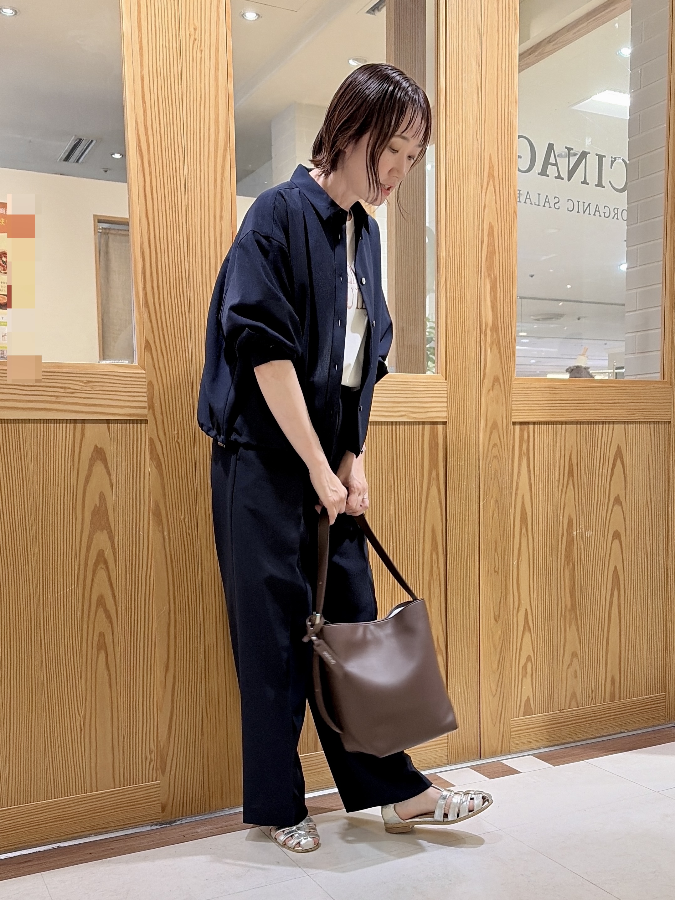 ゆうさんの「UNTITLED｜【セットアップ可/UVカット/接触冷感】エアリークールドロストシャツ」を使ったコーディネート