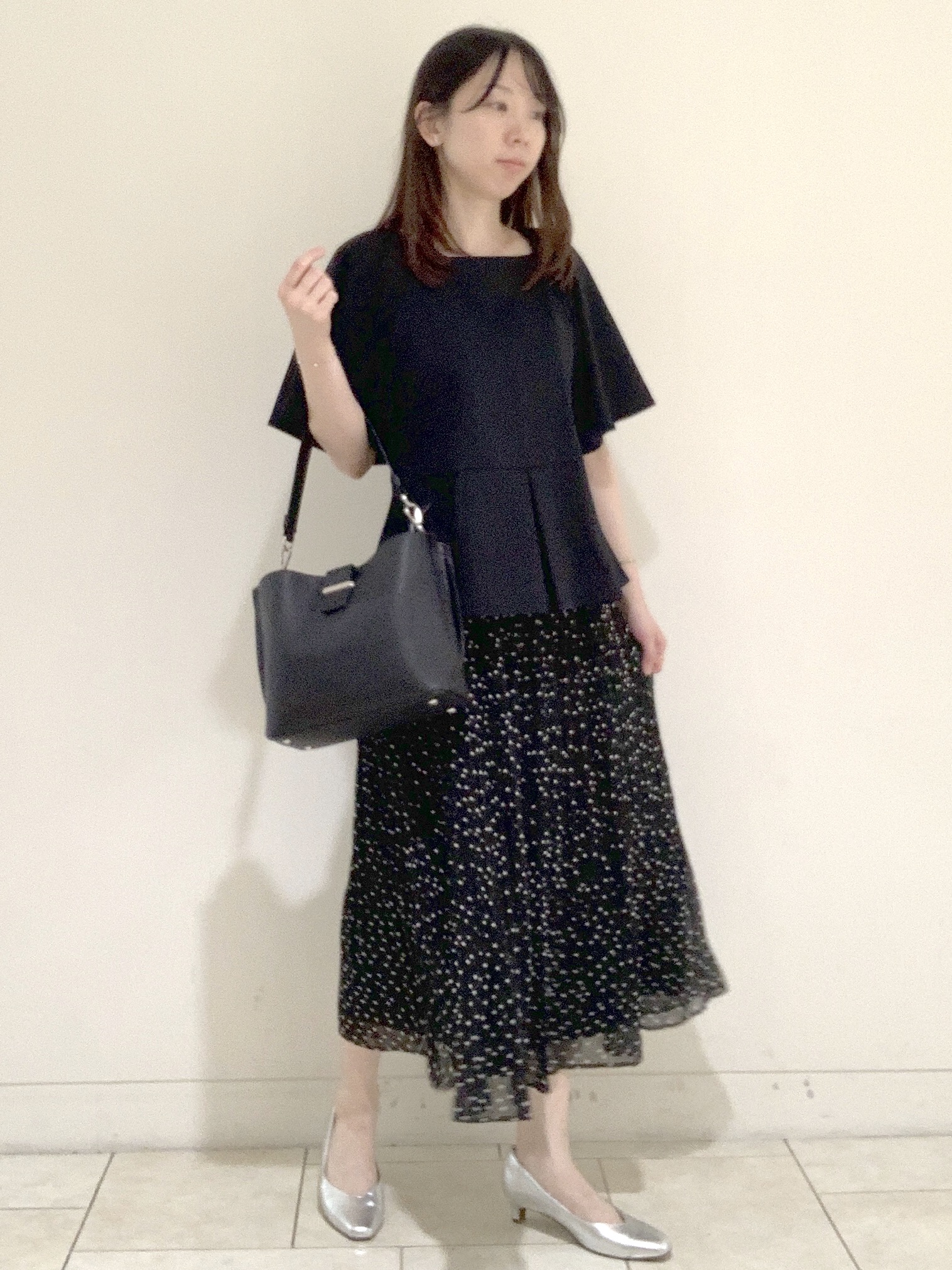ヤマグチさんの「Reflect｜【UVカット／接触冷感／吸水速乾】フレアスリーブペプラムカットソー」を使ったコーディネート