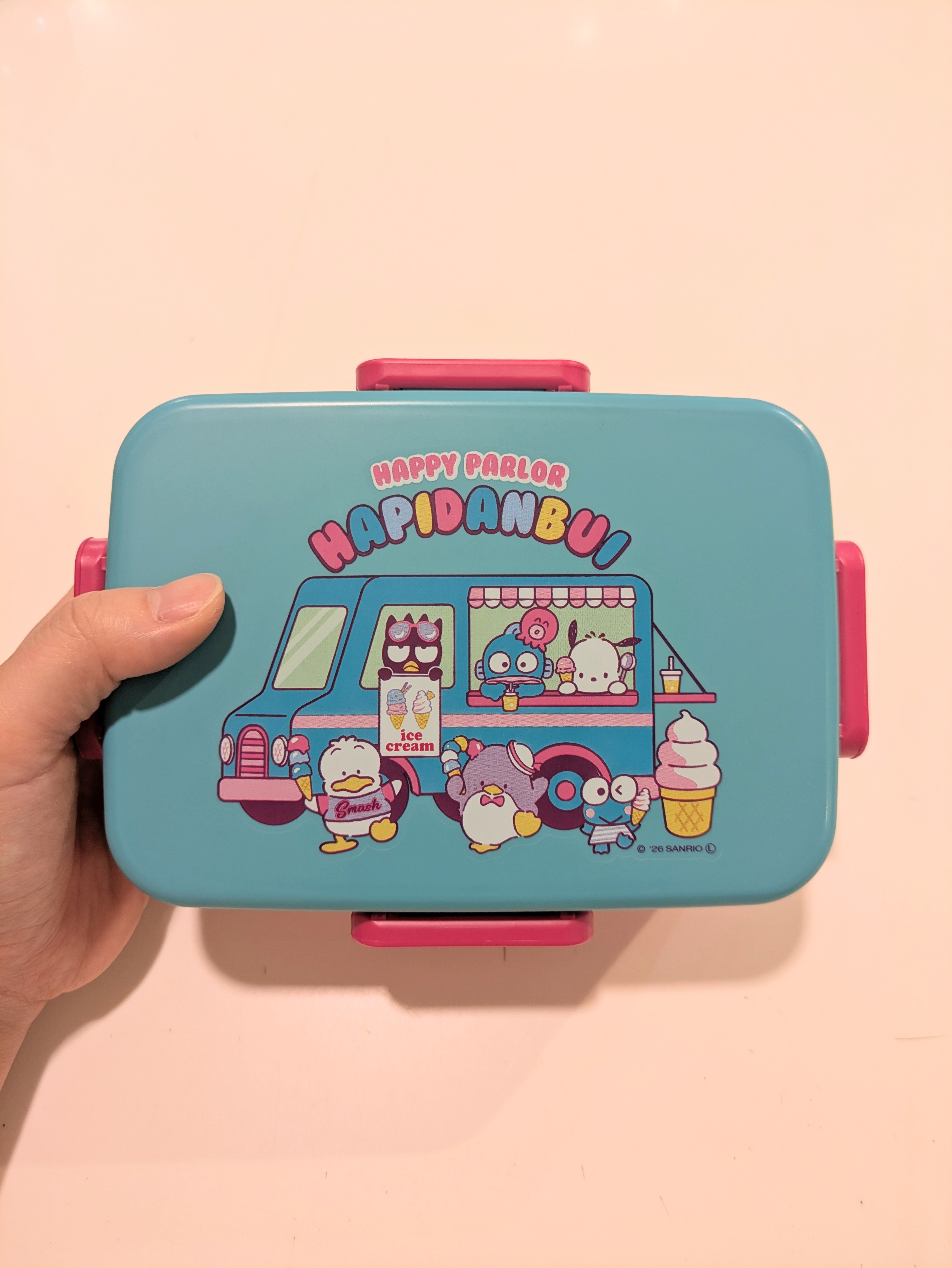 しましまさんの「212 KITCHEN STORE｜ワイヤー保冷ランチバッグ HAPIDANBUI ＜Sanrio サンリオ＞」を使ったコーディネート