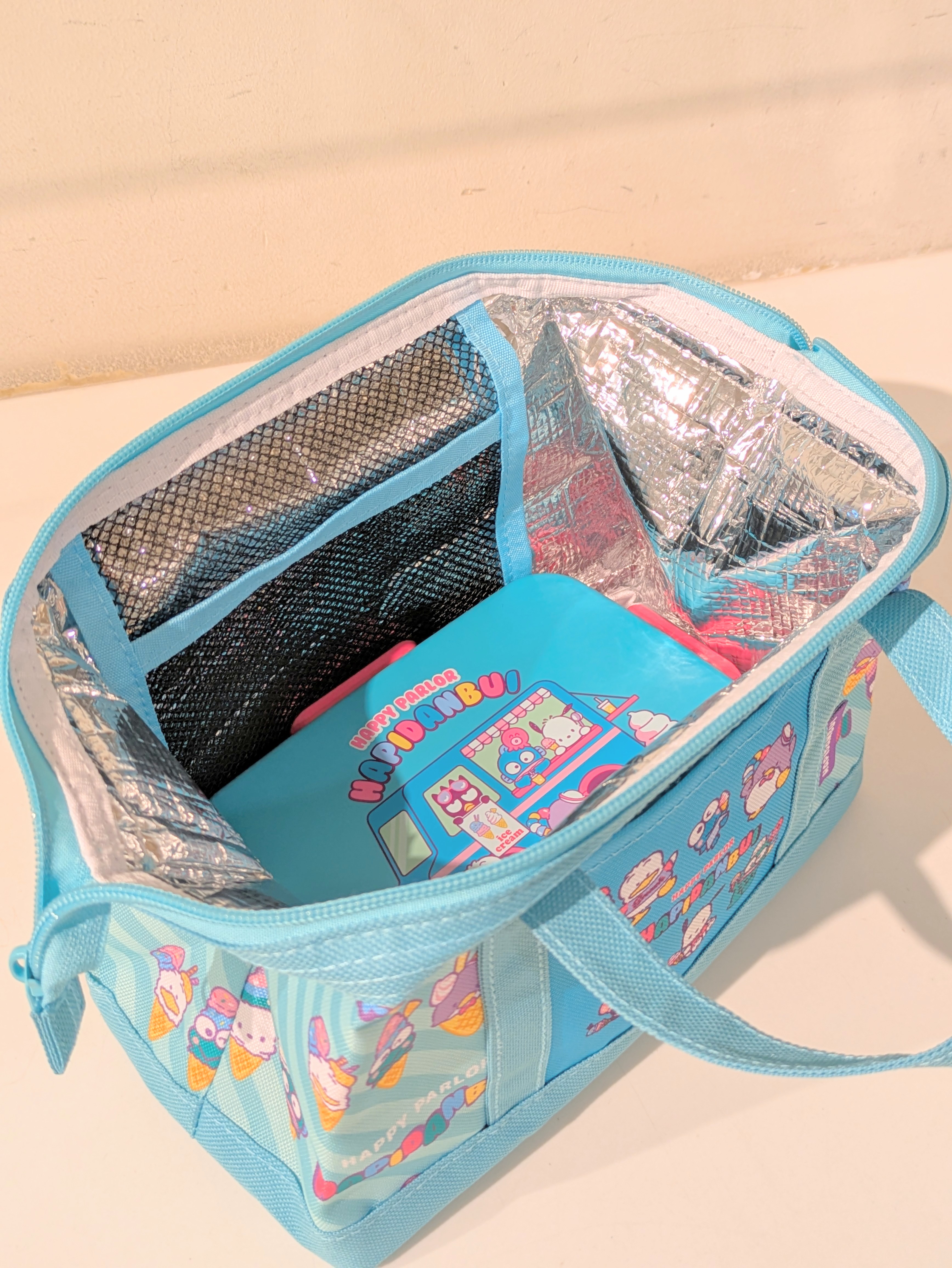 しましまさんの「212 KITCHEN STORE｜ワイヤー保冷ランチバッグ HAPIDANBUI ＜Sanrio サンリオ＞」を使ったコーディネート