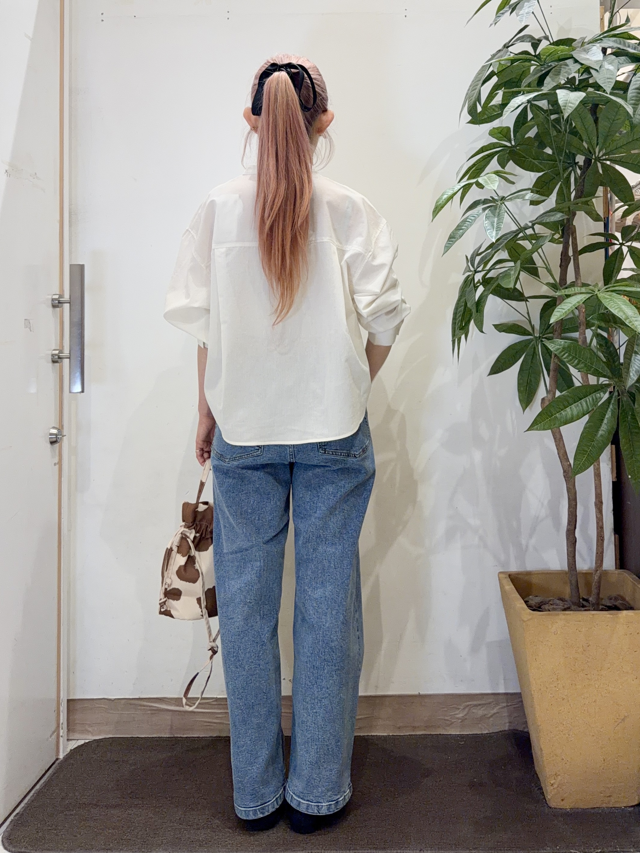 AYUMIさんの「SHOO･LA･RUE｜【通気性〇/S-LL/洗濯機可】さらりと心地よい。ノーカラーシャツ」を使ったコーディネート