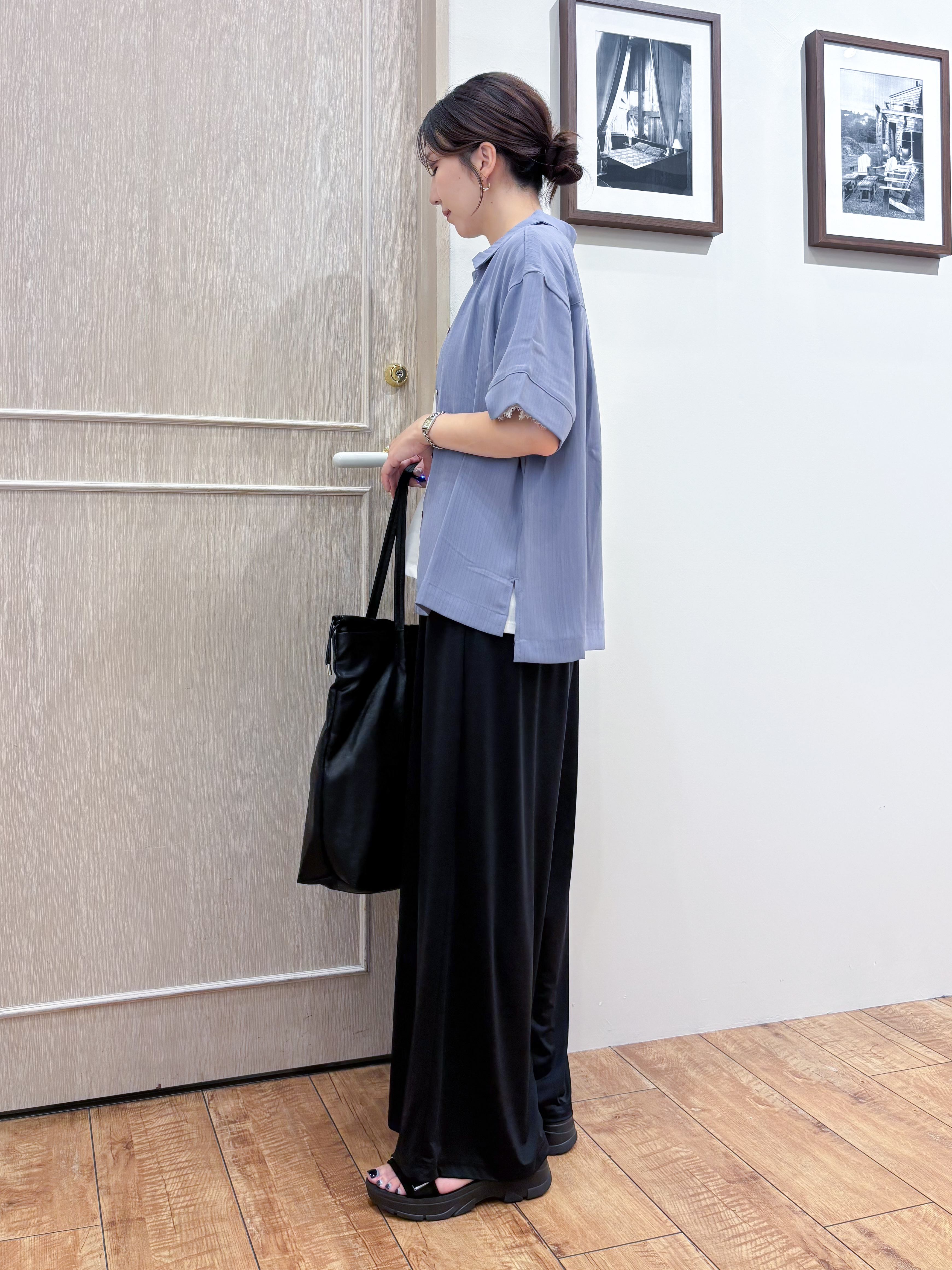 なみさんの「SHOO･LA･RUE｜【通気性〇/ひんやり/S-LL】洗濯後しわになりにくい とろみストライプシャツ」を使ったコーディネート