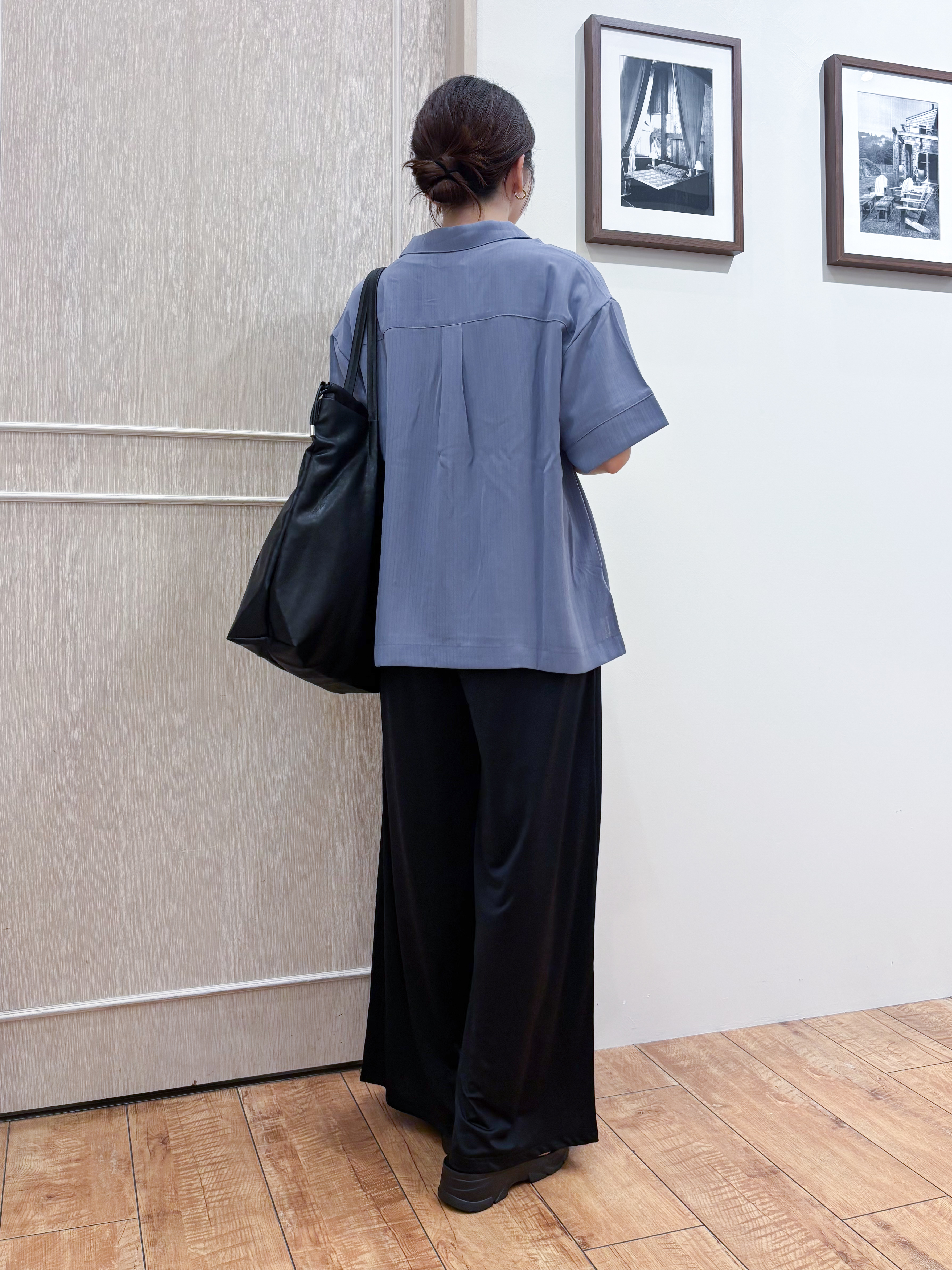 なみさんの「SHOO･LA･RUE｜【通気性〇/ひんやり/S-LL】洗濯後しわになりにくい とろみストライプシャツ」を使ったコーディネート