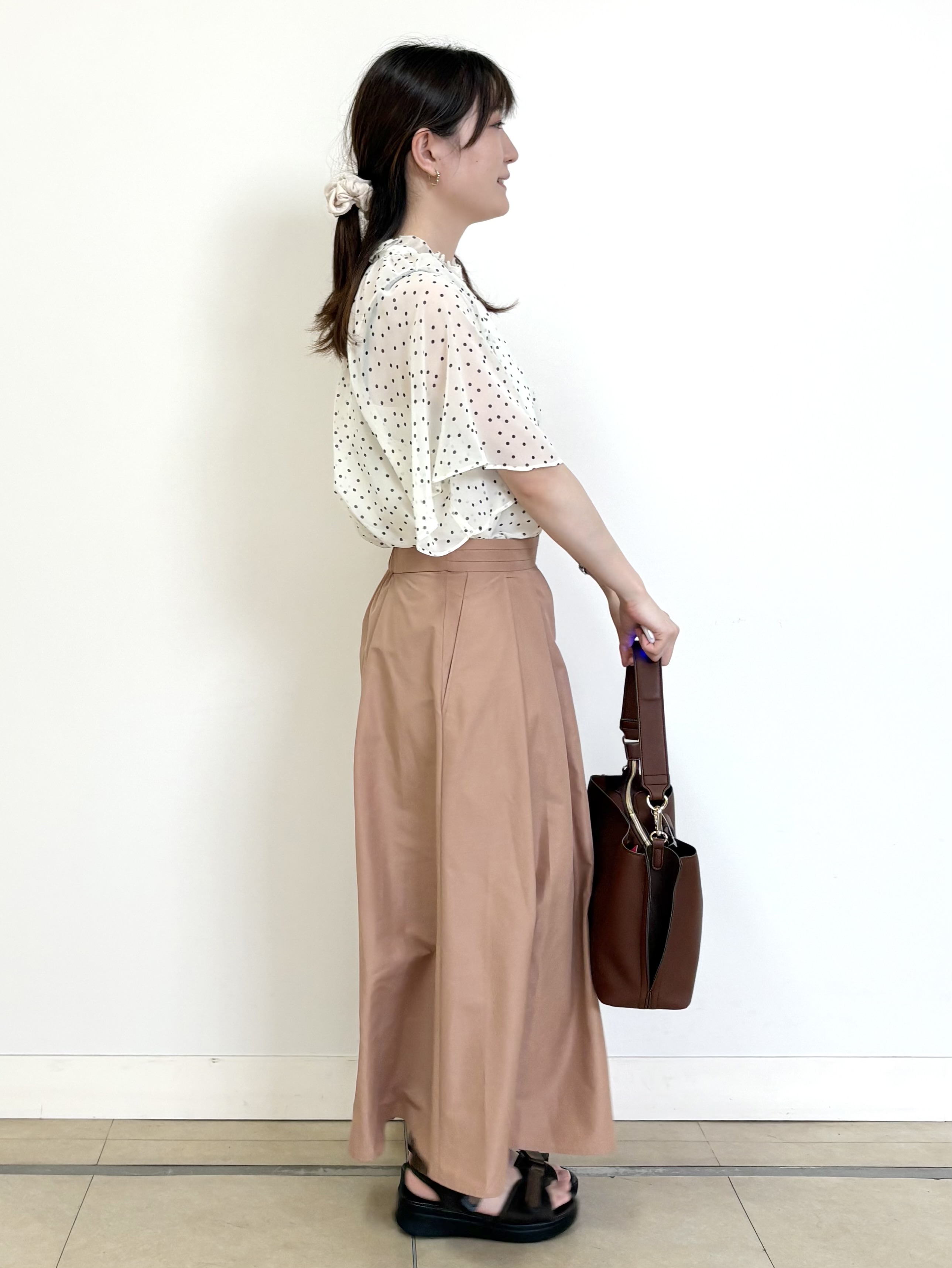 mikiさんの「Reflect｜【セットアップ／手洗い可】ドット柄シアーブラウス」を使ったコーディネート