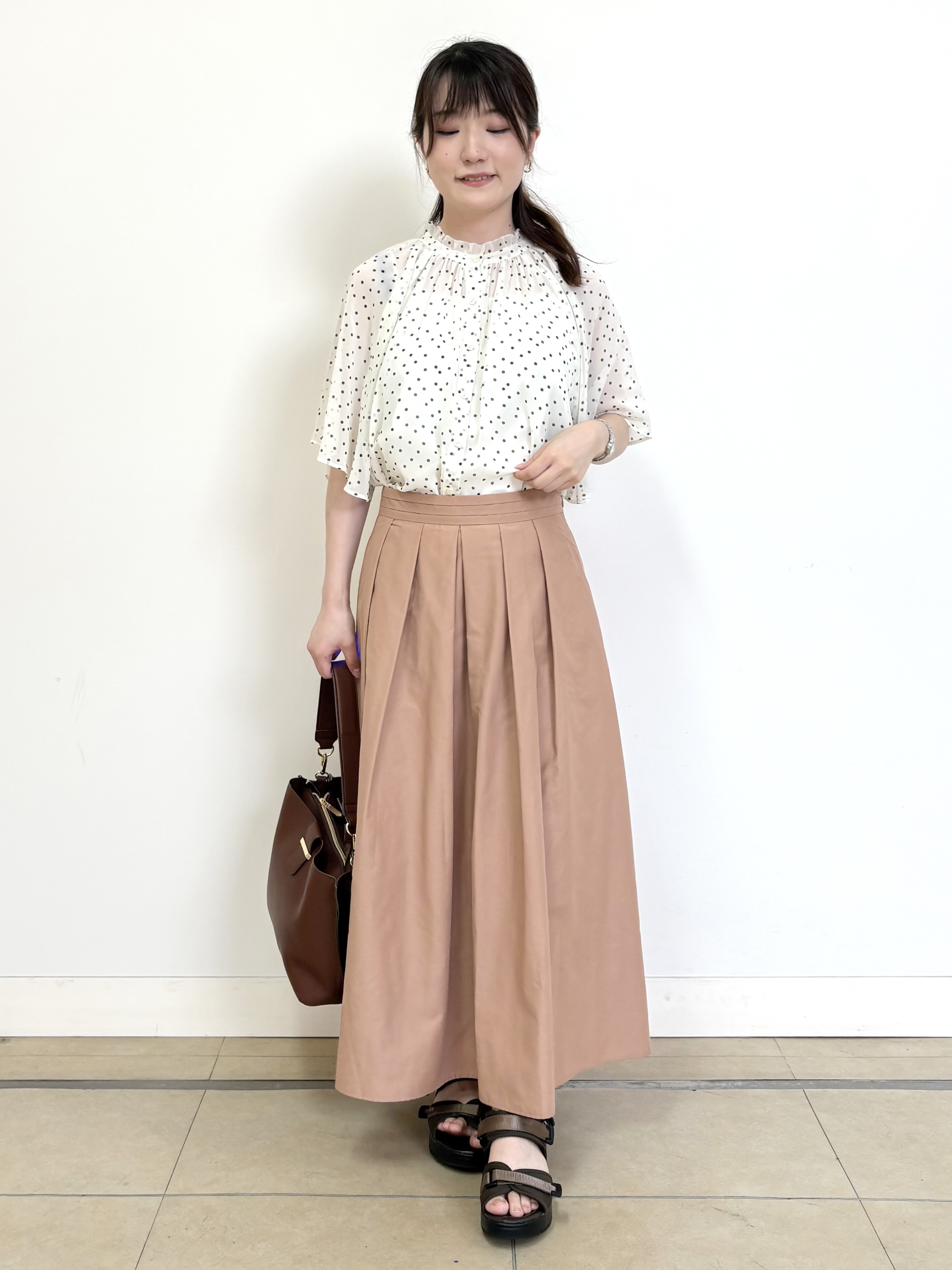 mikiさんの「Reflect｜【セットアップ／手洗い可】ドット柄シアーブラウス」を使ったコーディネート