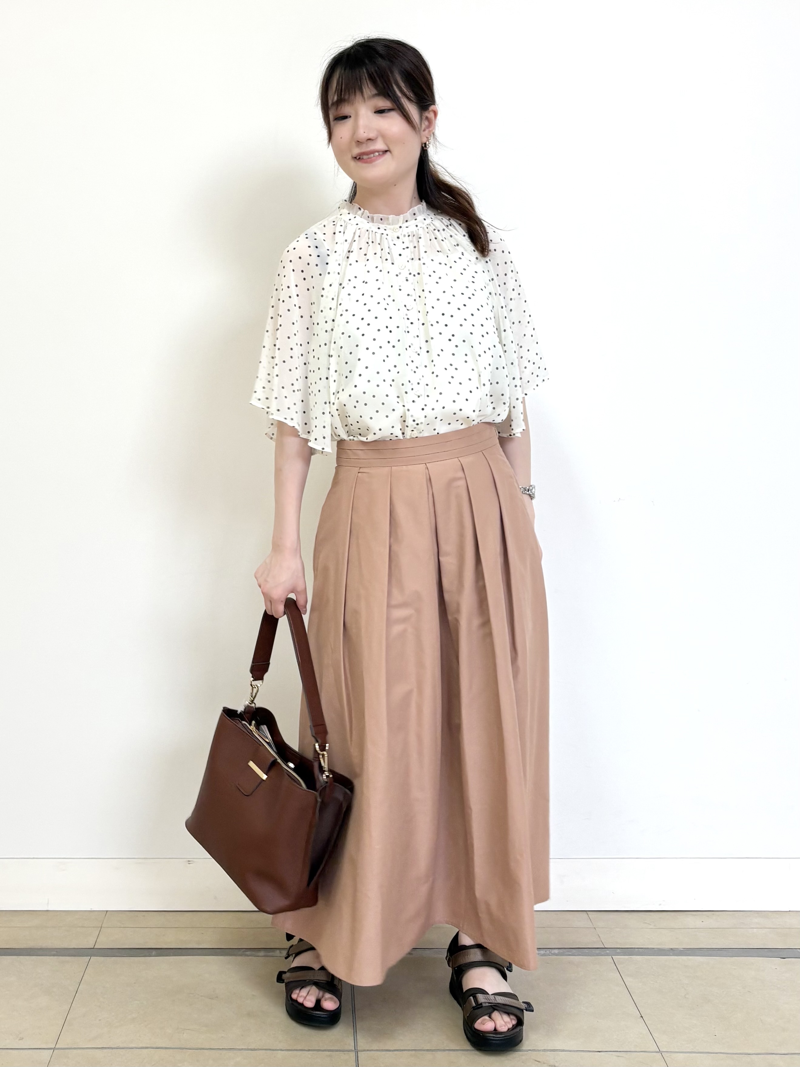 mikiさんの「Reflect｜【セットアップ／手洗い可】ドット柄シアーブラウス」を使ったコーディネート