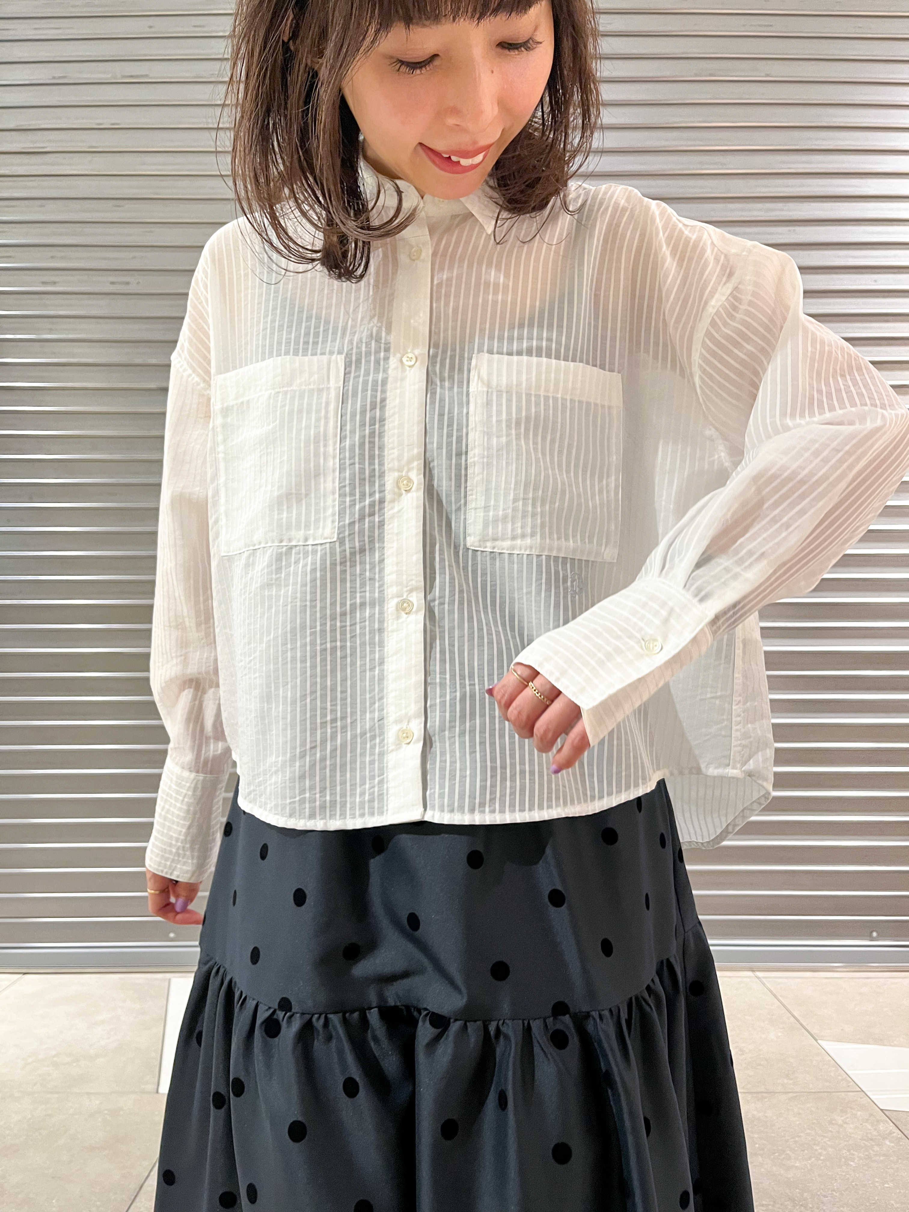 じゅんさんの「DRESSTERIOR｜シアーストライプクロップドシャツ」を使ったコーディネート