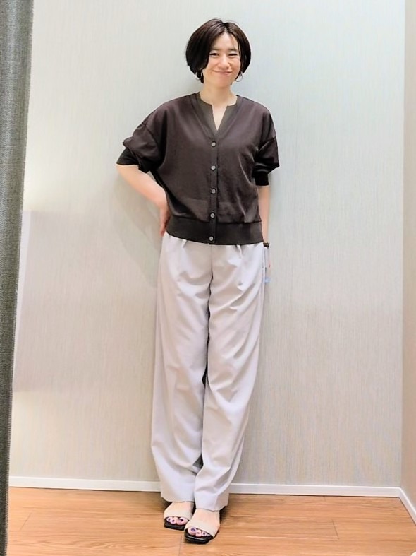 ミズタさんの「UNTITLED｜【7色展開/ゆったり/ショート丈】シアートリコットカーディガン」を使ったコーディネート
