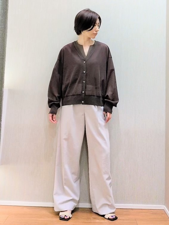 ミズタさんの「UNTITLED｜【7色展開/ゆったり/ショート丈】シアートリコットカーディガン」を使ったコーディネート