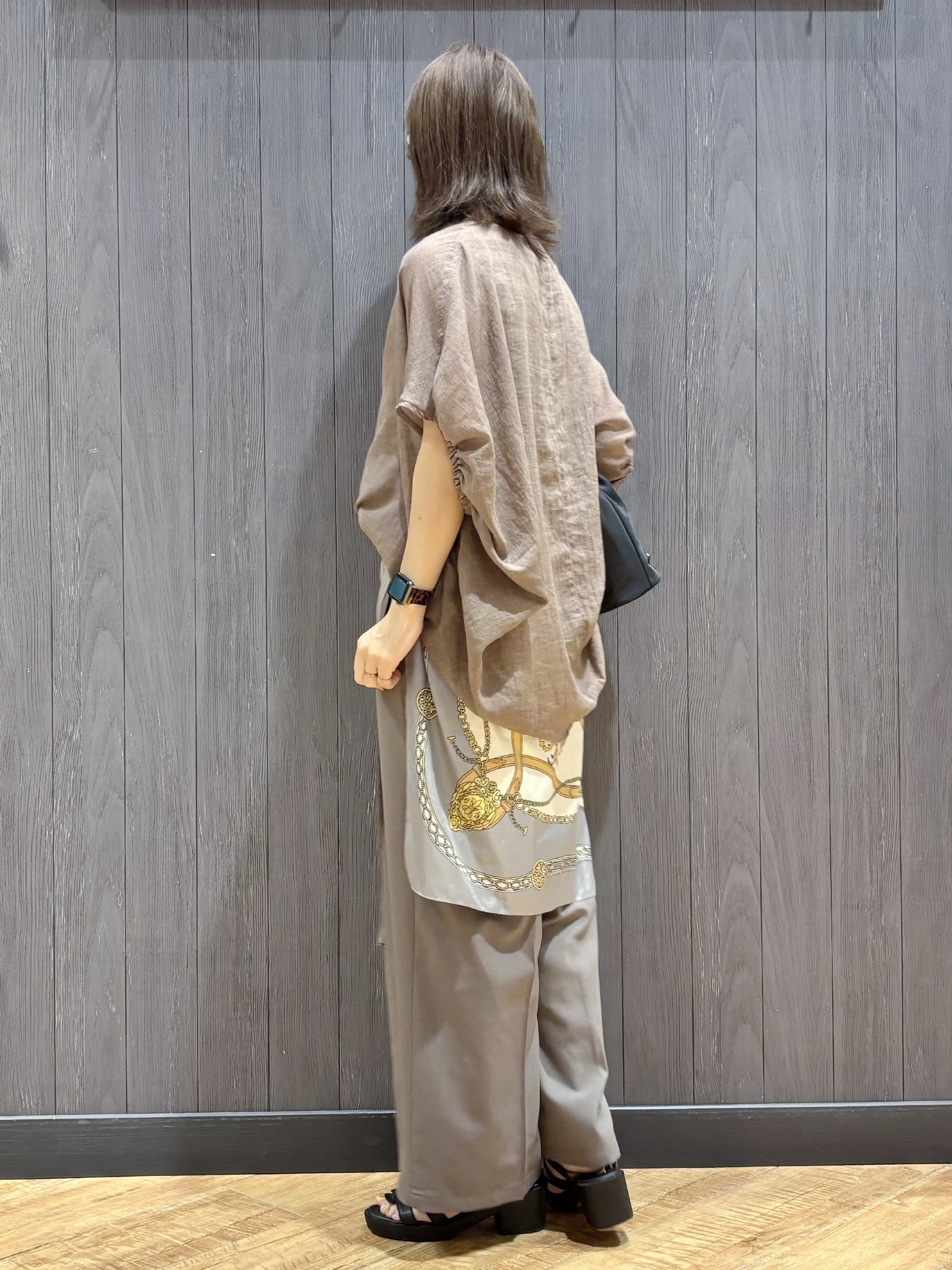 meiさんの「SHOO･LA･RUE｜【体型カバー】バルーン風ゆるシャツブラウス」を使ったコーディネート