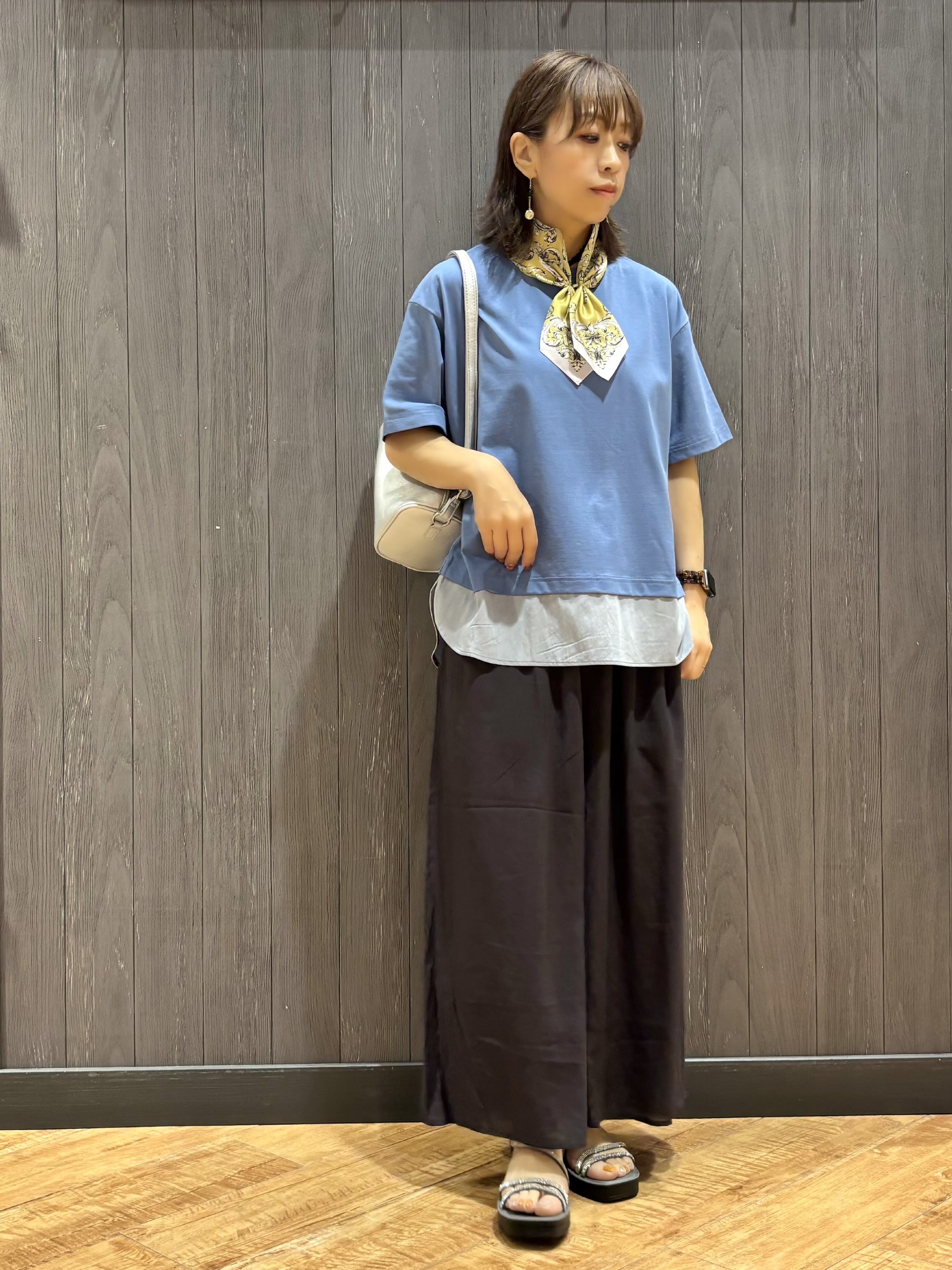 meiさんの「SHOO･LA･RUE｜【ひんやり/体型カバー/S-LL】インせず着られる 異素材ドッキングTシャツ」を使ったコーディネート