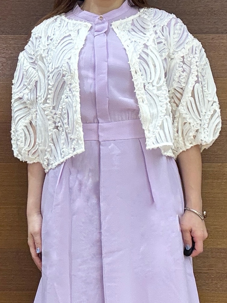 maichiさんの「OPAQUE.CLIP｜立体レースボリュームスリーブブラウス【洗える】」を使ったコーディネート