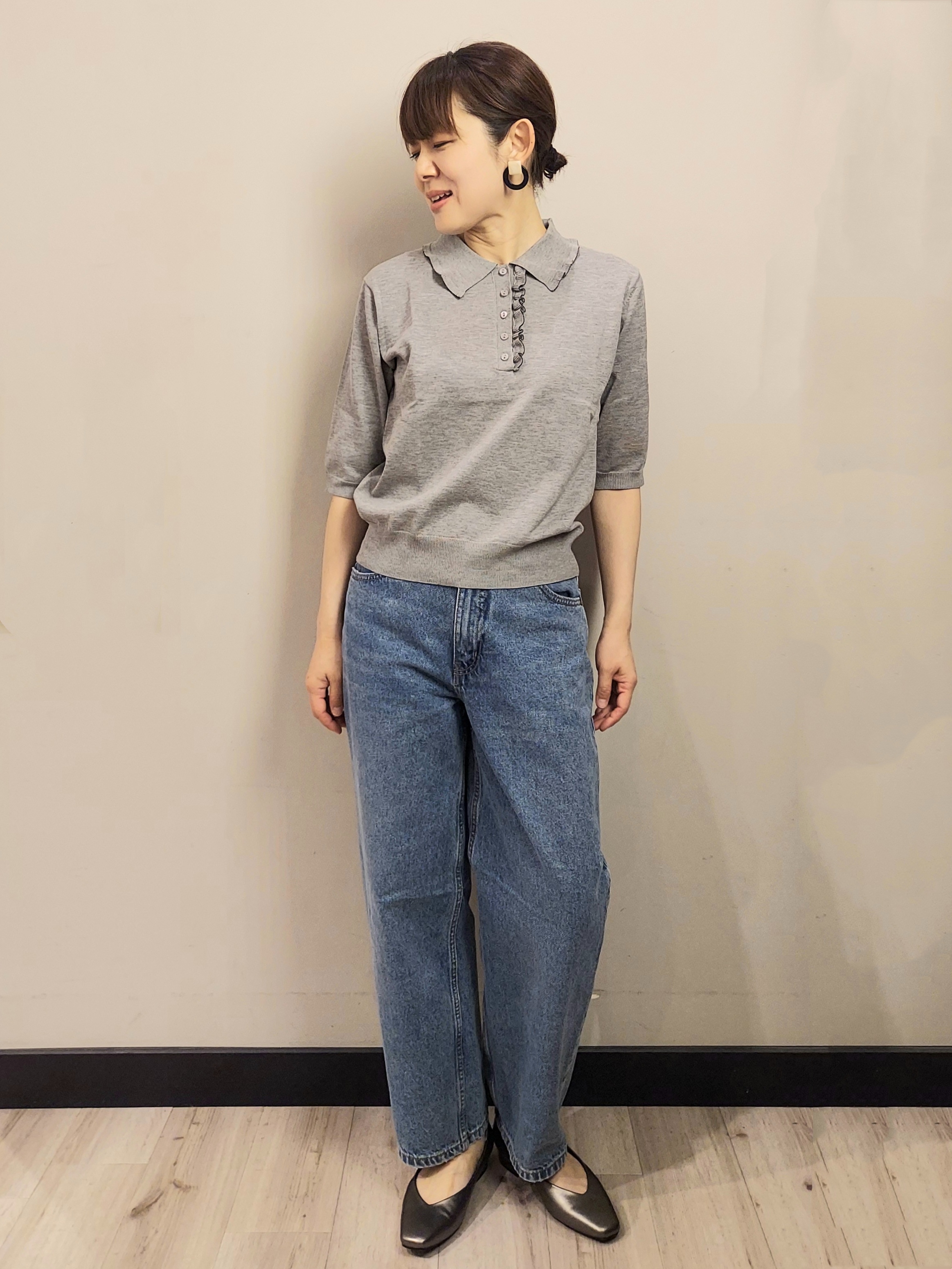 MAKIさんの「index｜【UVケア】フリルポロニット《洗濯機OK／抗ピル》」を使ったコーディネート