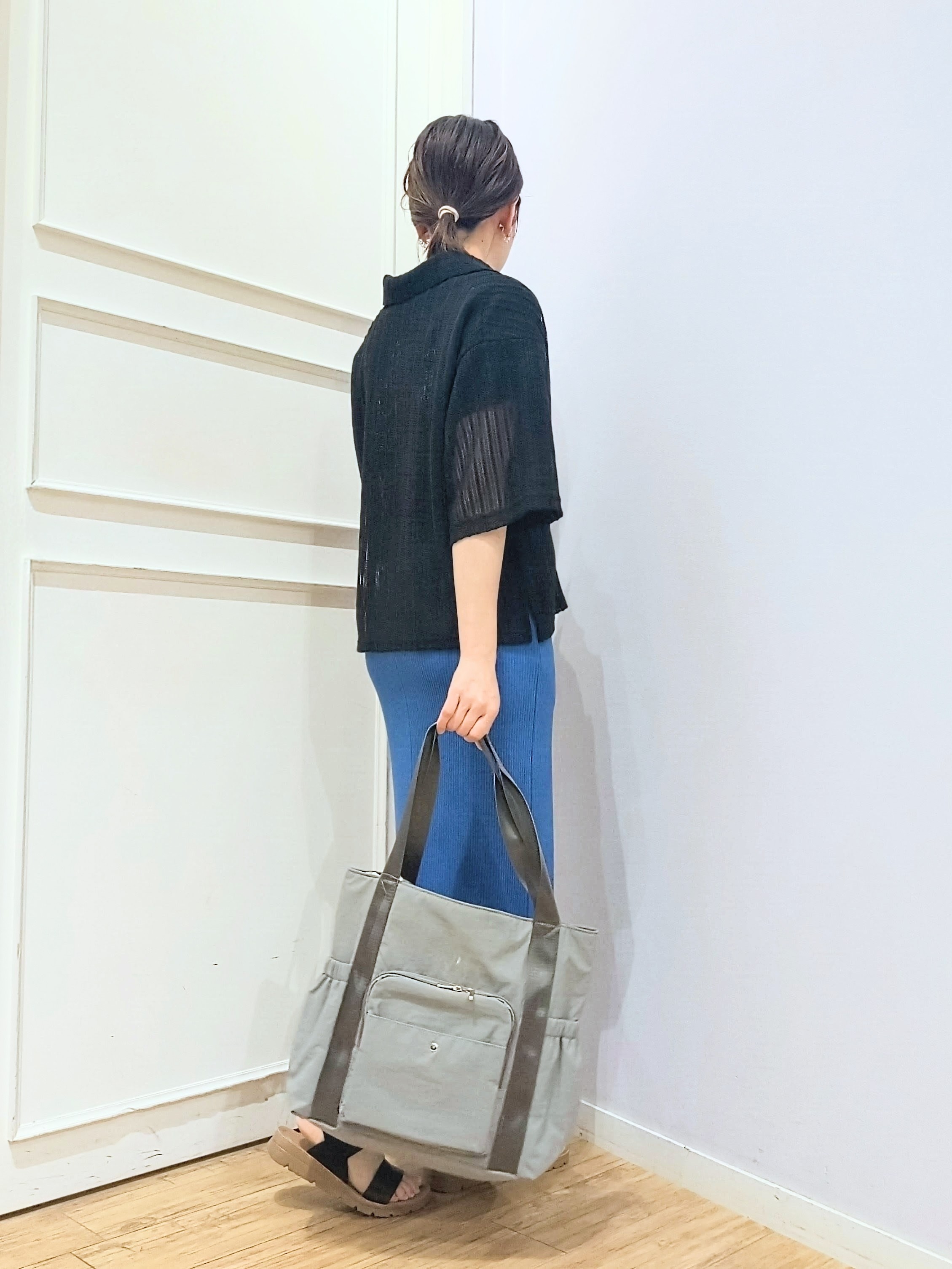 miomioさんの「SHOO･LA･RUE｜【洗濯機可/S-LL】軽やかで涼しげな 透かしレース風前開きシャツ」を使ったコーディネート