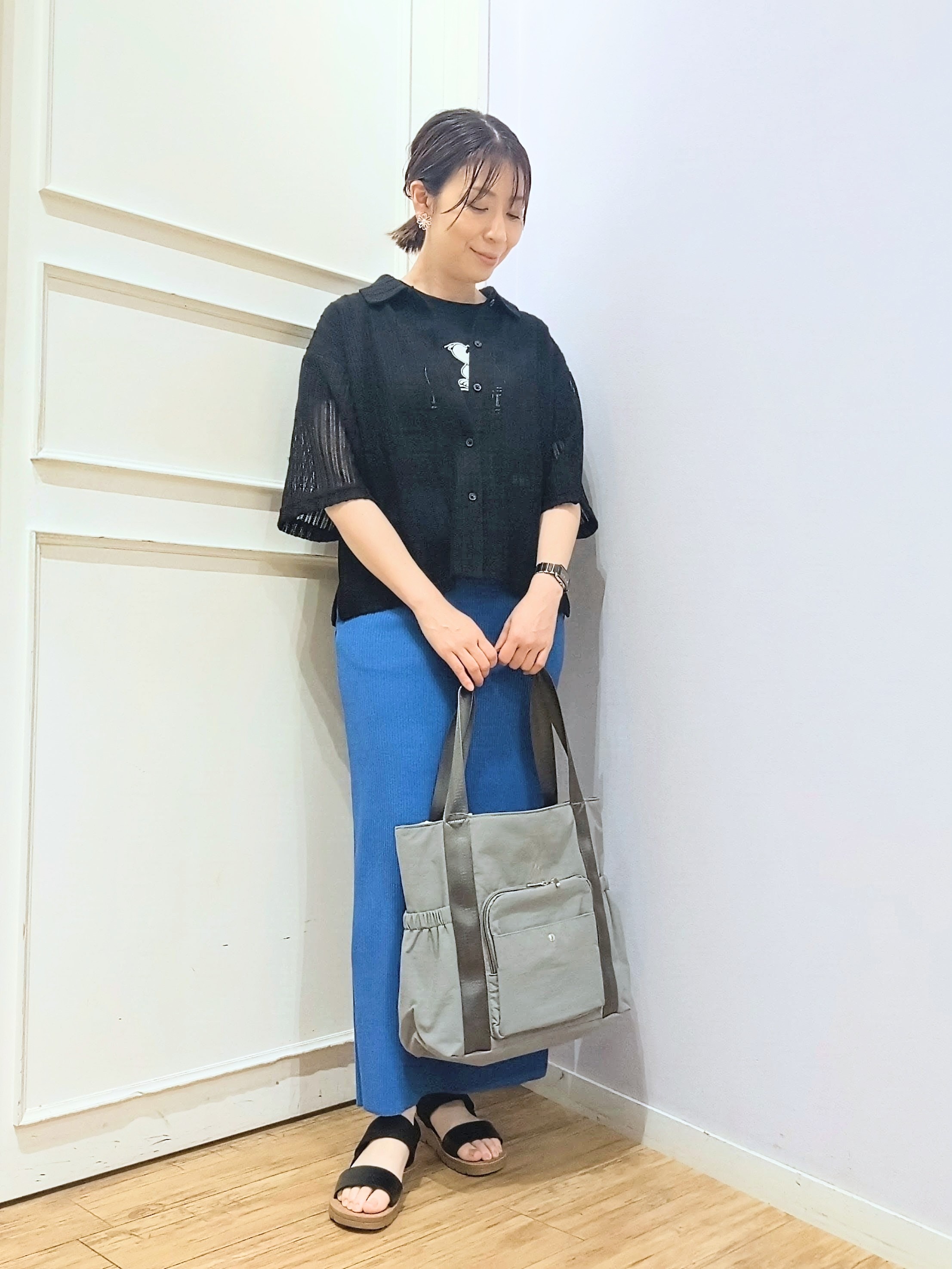 miomioさんの「SHOO･LA･RUE｜【洗濯機可/S-LL】軽やかで涼しげな 透かしレース風前開きシャツ」を使ったコーディネート