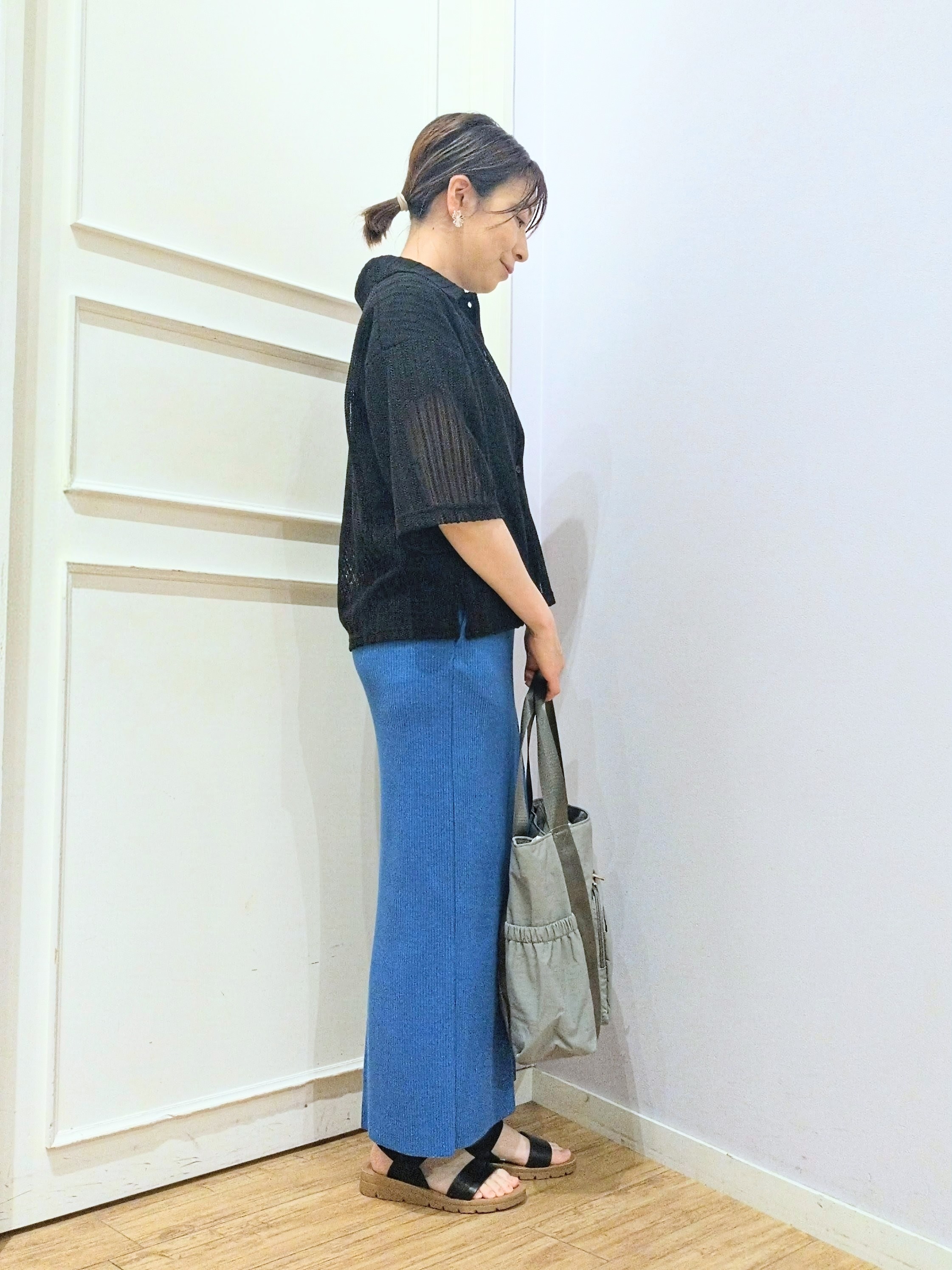 miomioさんの「SHOO･LA･RUE｜【洗濯機可/S-LL】軽やかで涼しげな 透かしレース風前開きシャツ」を使ったコーディネート