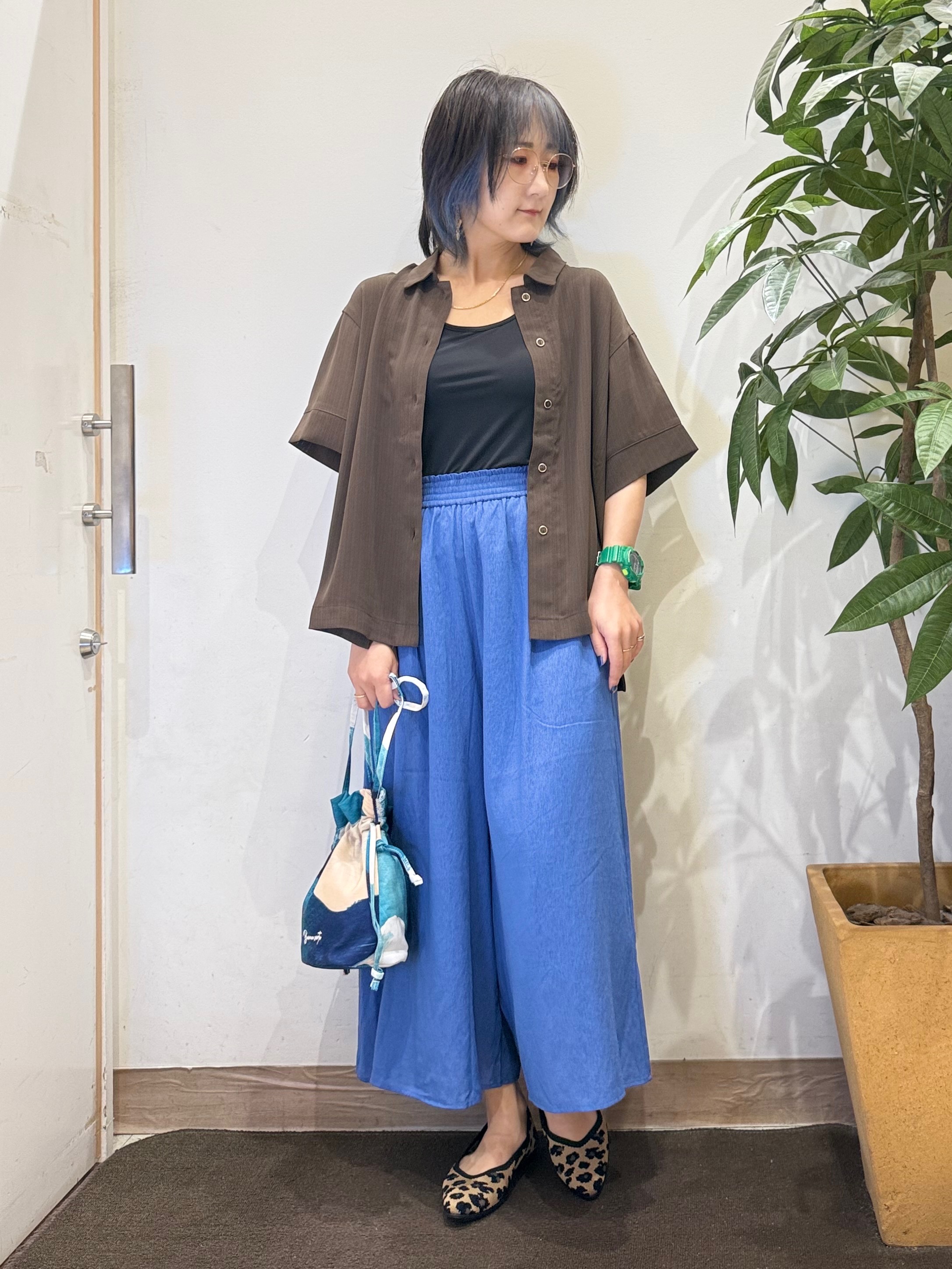 misakiさんの「SHOO･LA･RUE｜【通気性〇/ひんやり/S-LL】洗濯後しわになりにくい とろみストライプシャツ」を使ったコーディネート