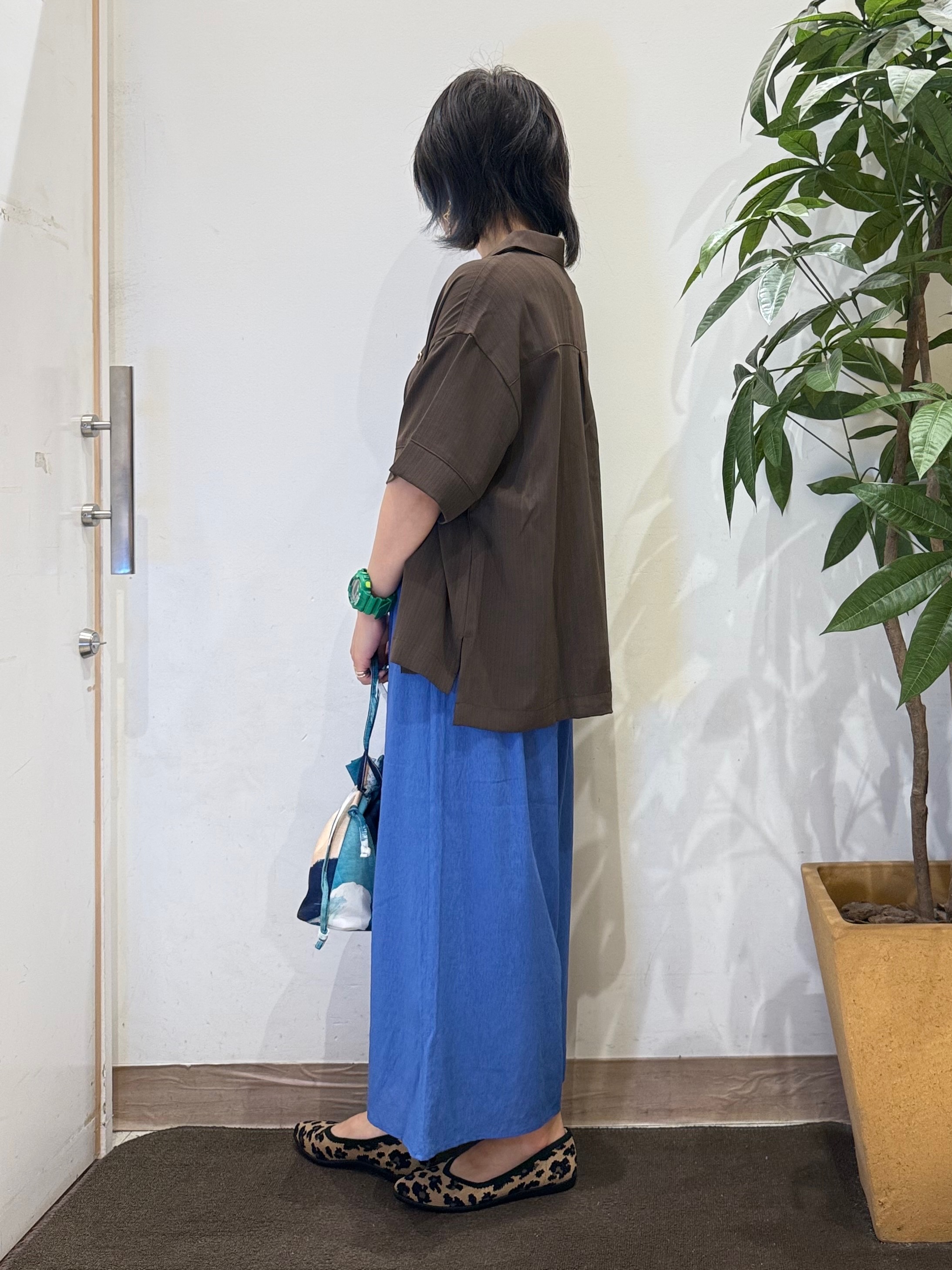 misakiさんの「SHOO･LA･RUE｜【通気性〇/ひんやり/S-LL】洗濯後しわになりにくい とろみストライプシャツ」を使ったコーディネート