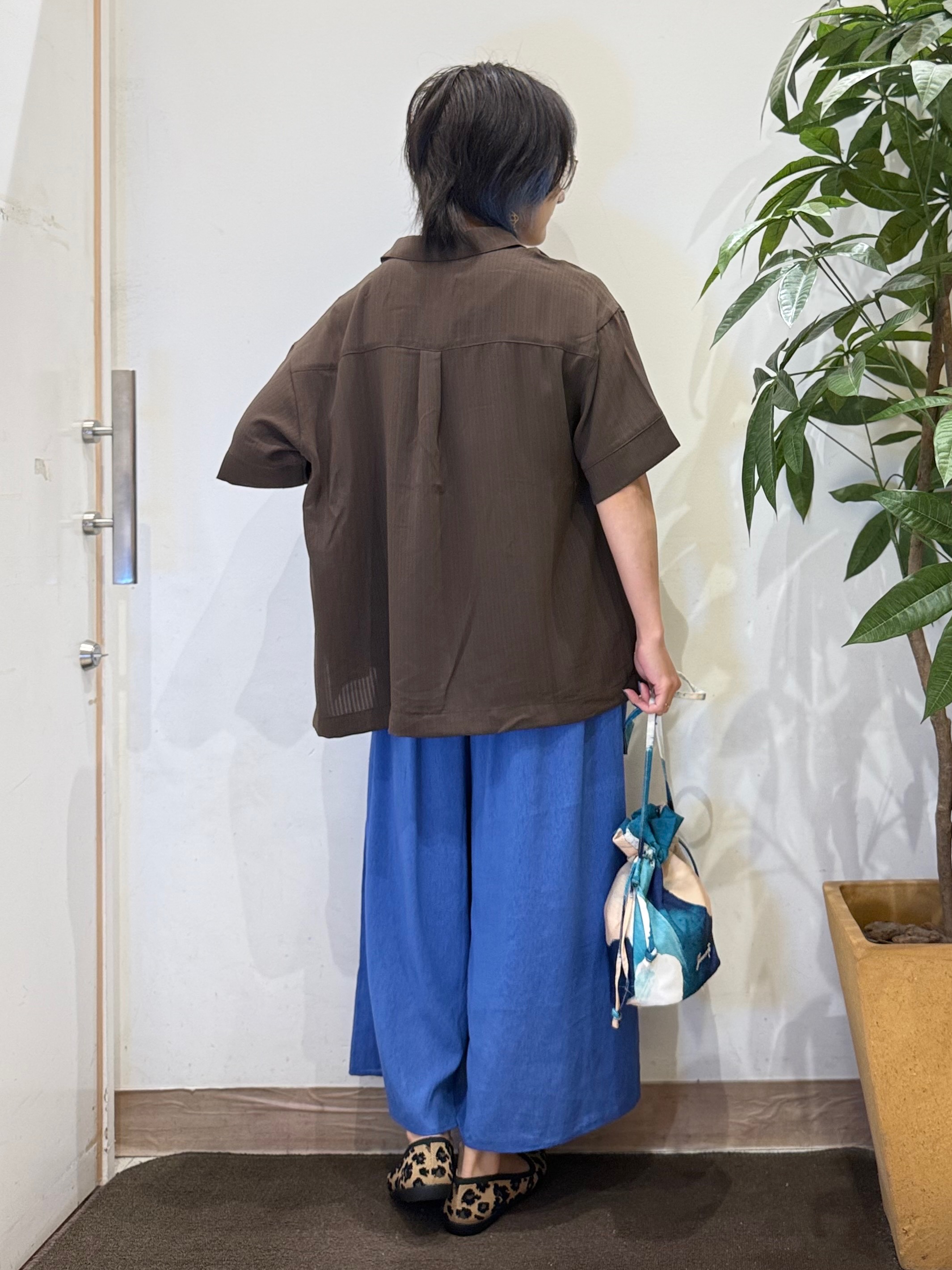 misakiさんの「SHOO･LA･RUE｜【通気性〇/ひんやり/S-LL】洗濯後しわになりにくい とろみストライプシャツ」を使ったコーディネート