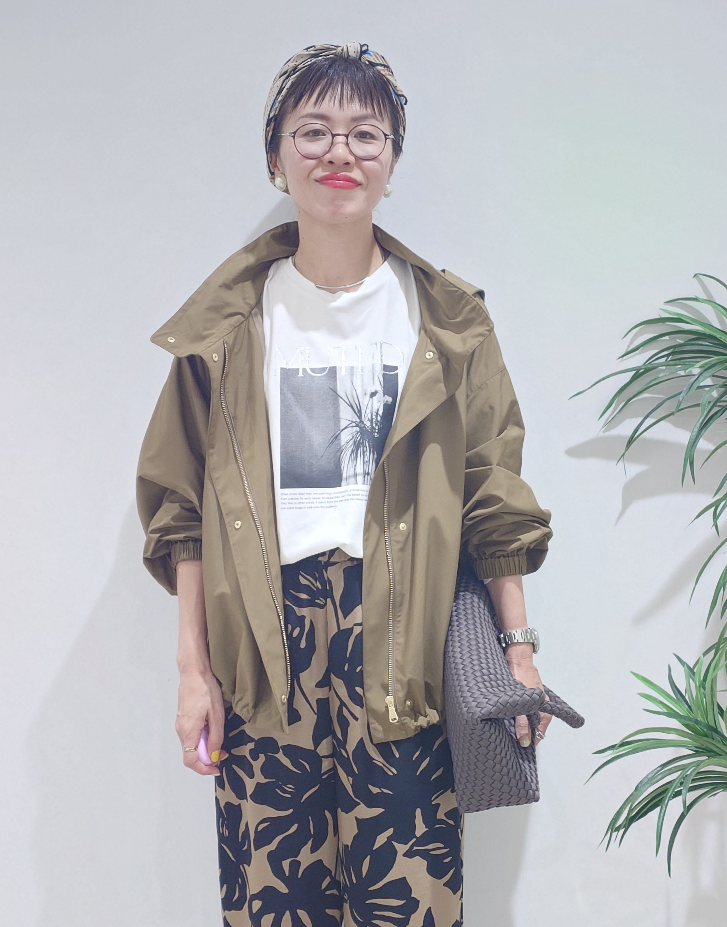 MUTSUKOさんの「UNTITLED｜【ウエストゴム】リーフプリントワイドパンツ」を使ったコーディネート