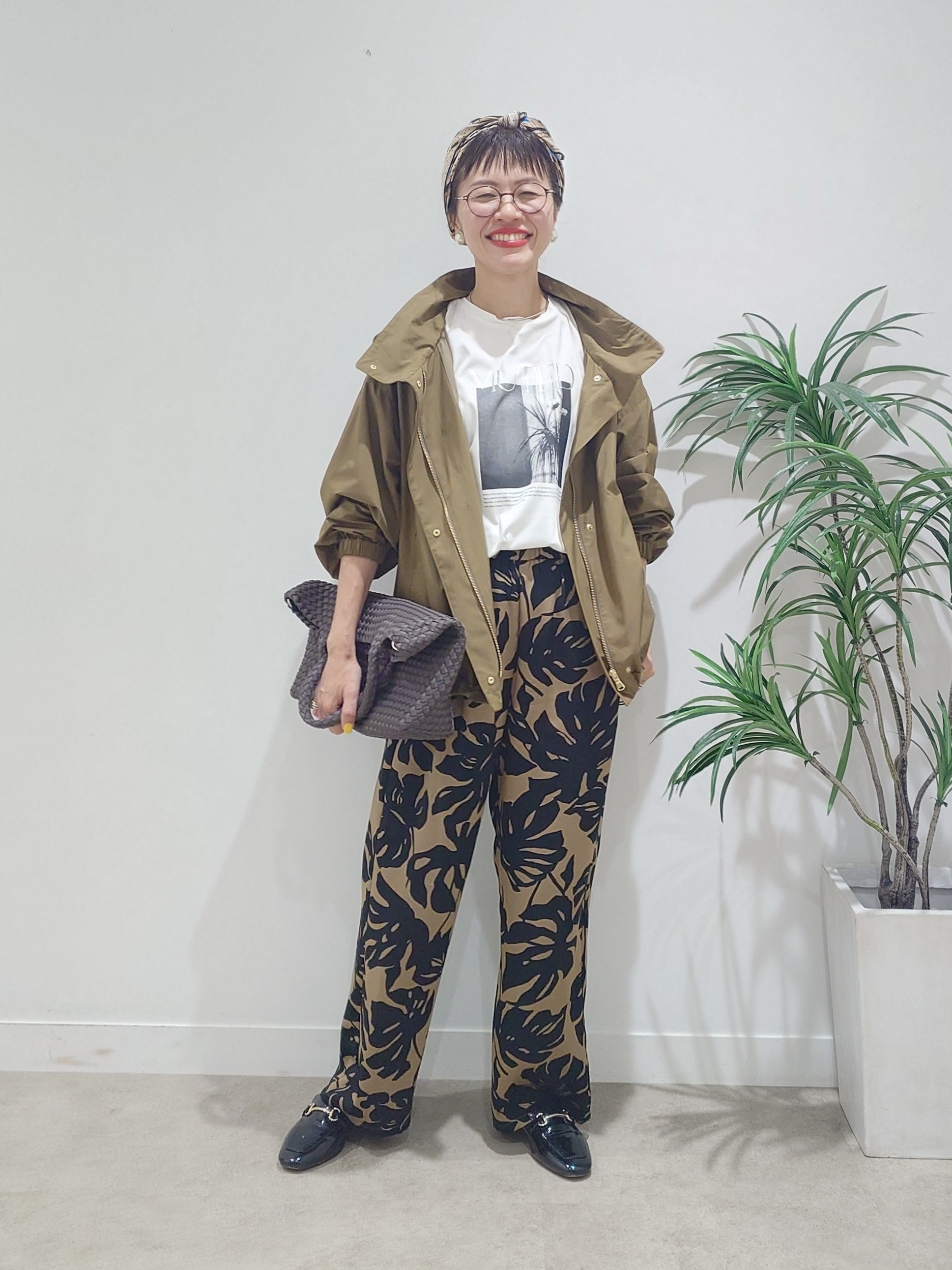 MUTSUKOさんの「UNTITLED｜【ウエストゴム】リーフプリントワイドパンツ」を使ったコーディネート