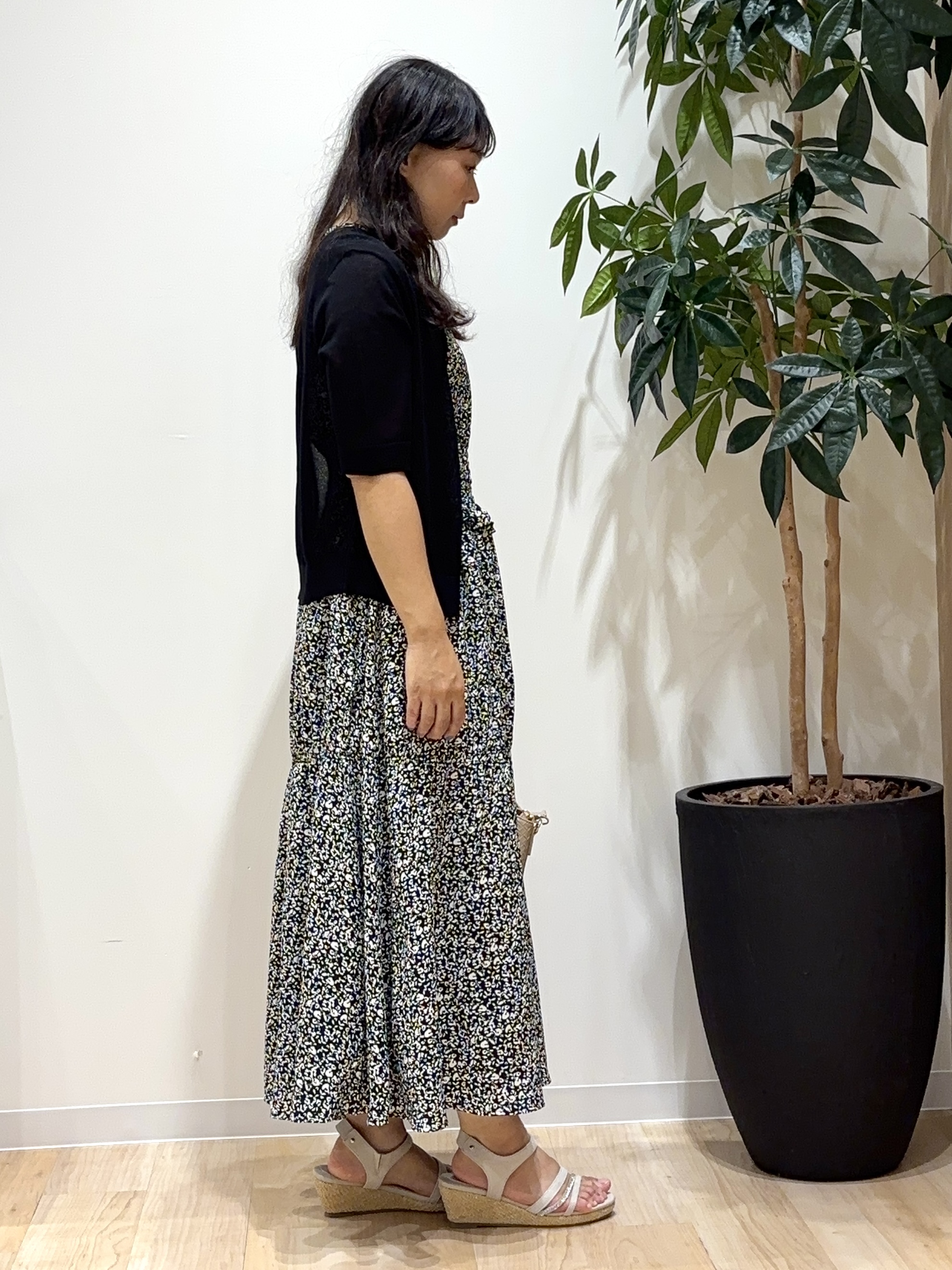 miraiさんの「grove｜【洗える】大人のシアーニットカーディガン」を使ったコーディネート