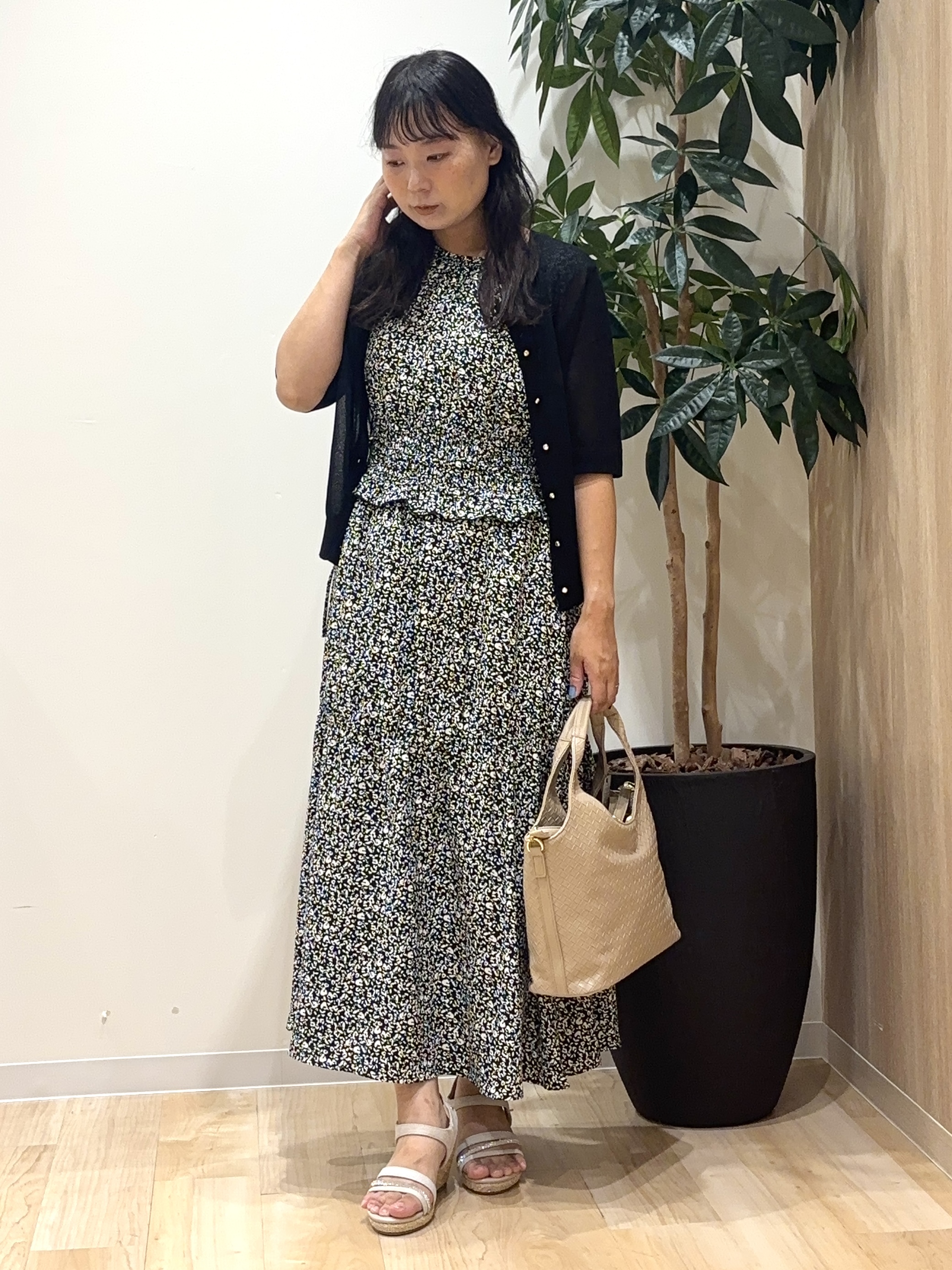 miraiさんの「grove｜【洗える】大人のシアーニットカーディガン」を使ったコーディネート