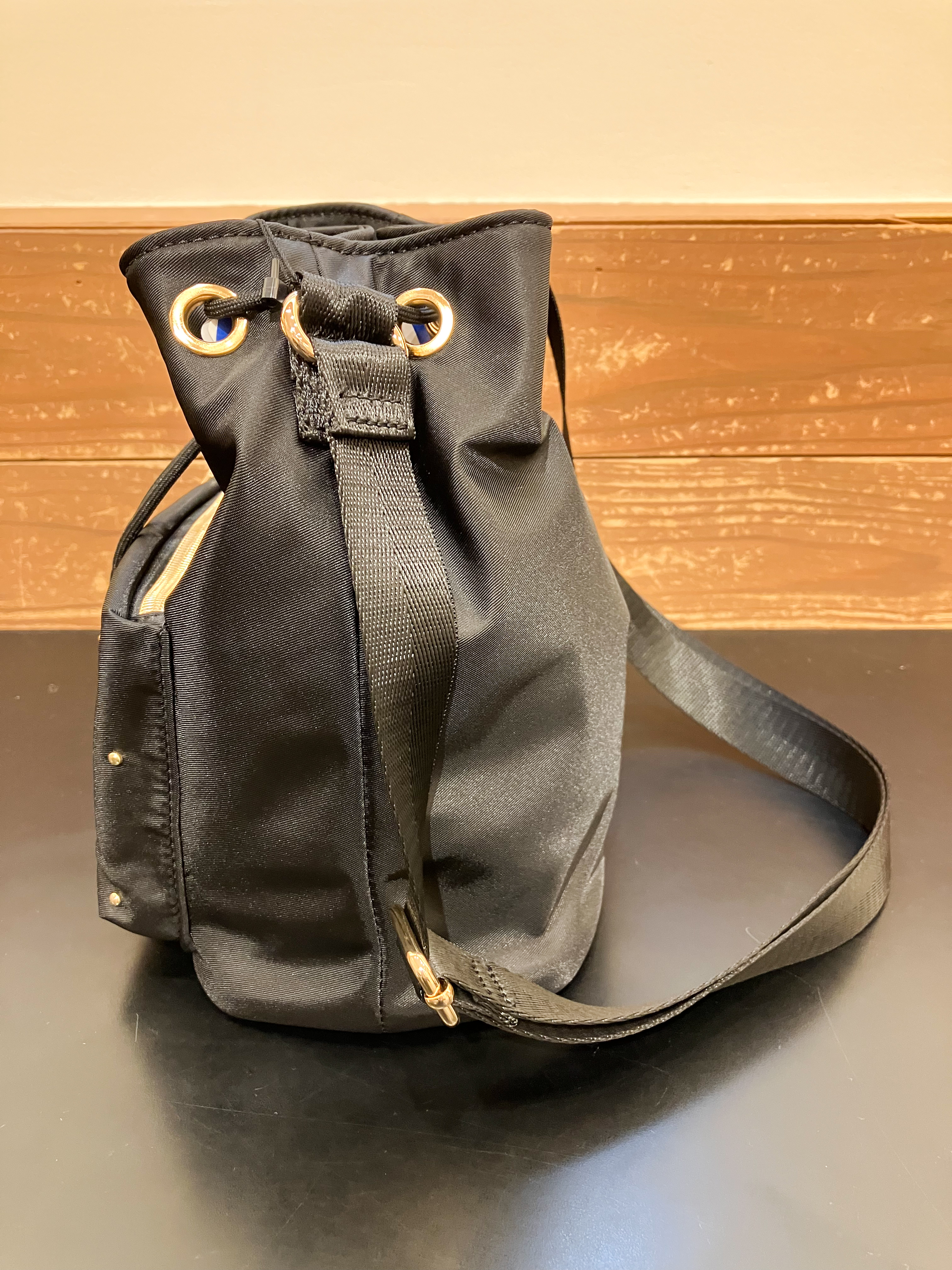 みなこさんの「SHOO･LA･RUE｜【Lee別注／撥水】スタッズ巾着ショルダーバッグ」を使ったコーディネート