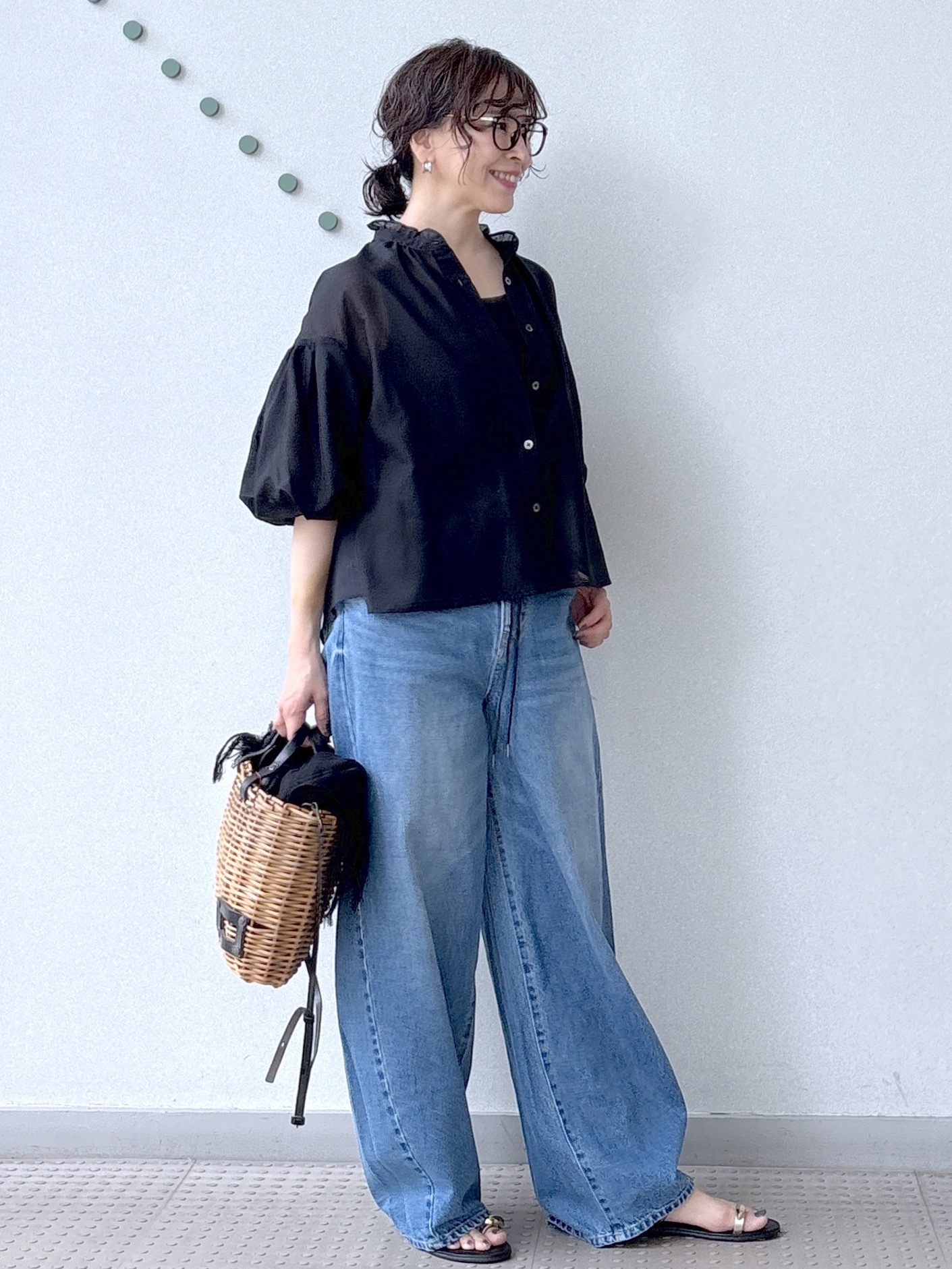 kawamuraさんの「DRESSTERIOR｜【1枚で着映え/ウォッシャブル】スタンドフリルボリュームスリーブブラウス」を使ったコーディネート
