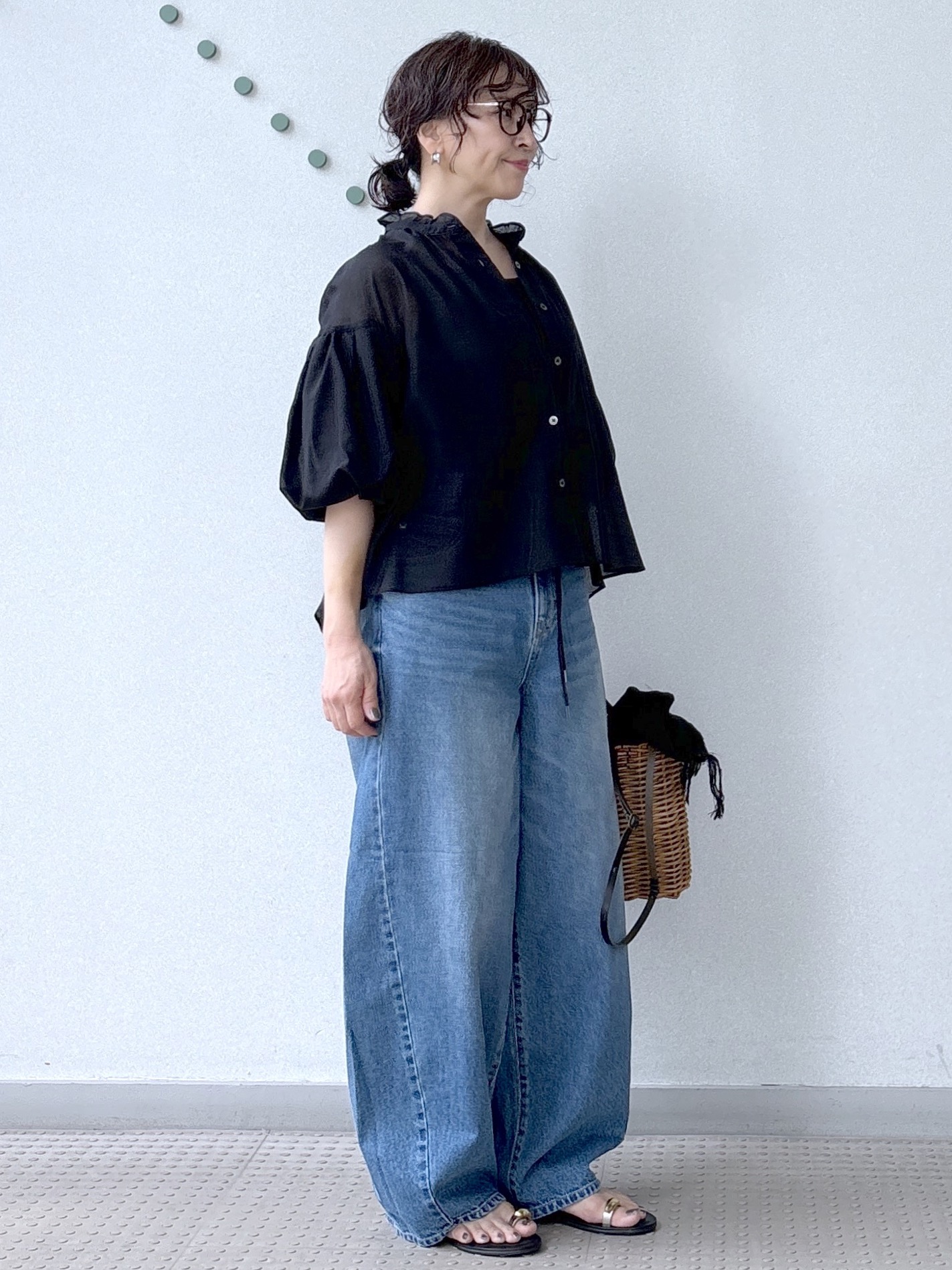 kawamuraさんの「DRESSTERIOR｜【1枚で着映え/ウォッシャブル】スタンドフリルボリュームスリーブブラウス」を使ったコーディネート