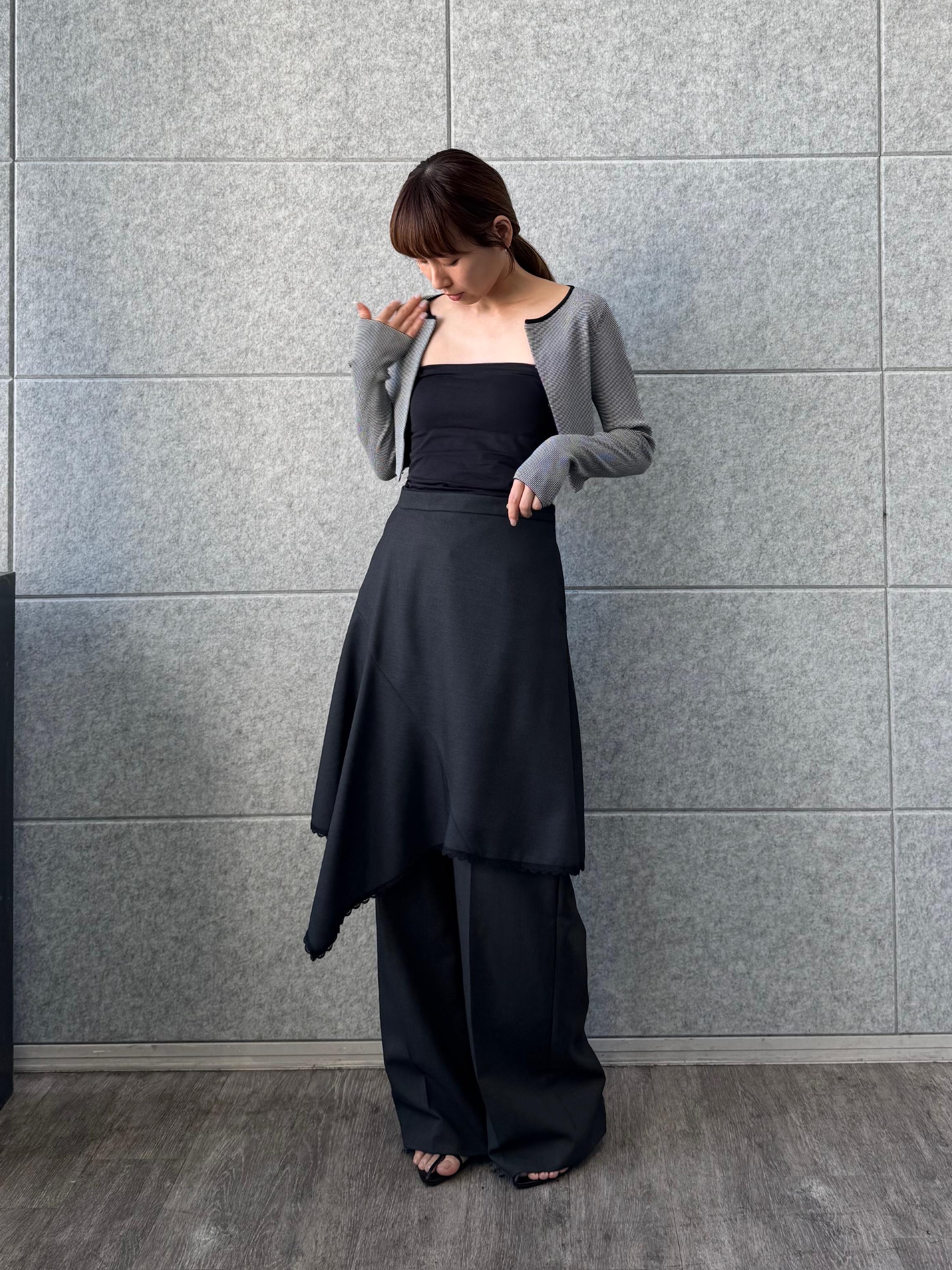 designer yukaさんの「CODE A｜asymmetric lace hem skirt」を使ったコーディネート