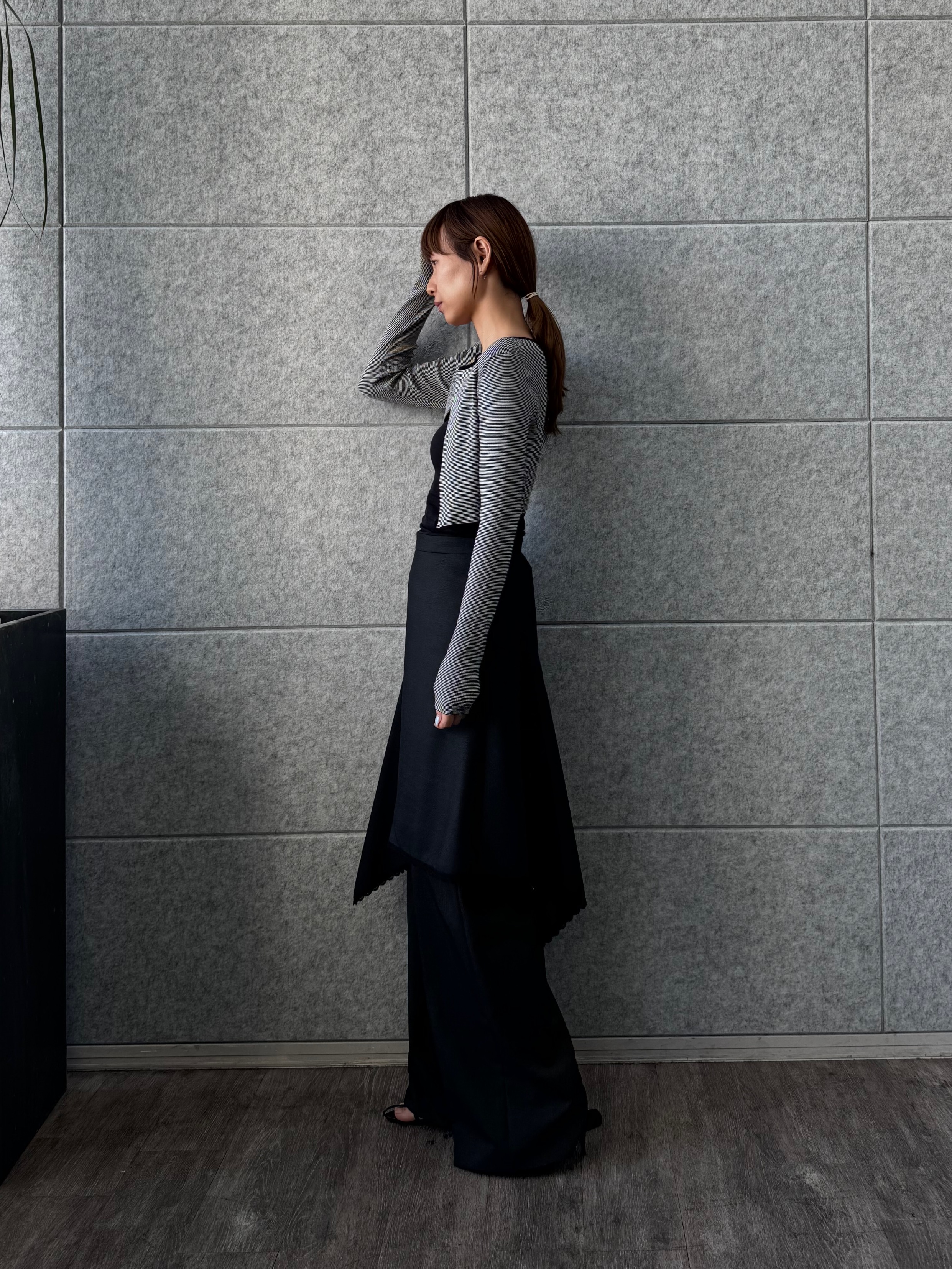 designer yukaさんの「CODE A｜asymmetric lace hem skirt」を使ったコーディネート