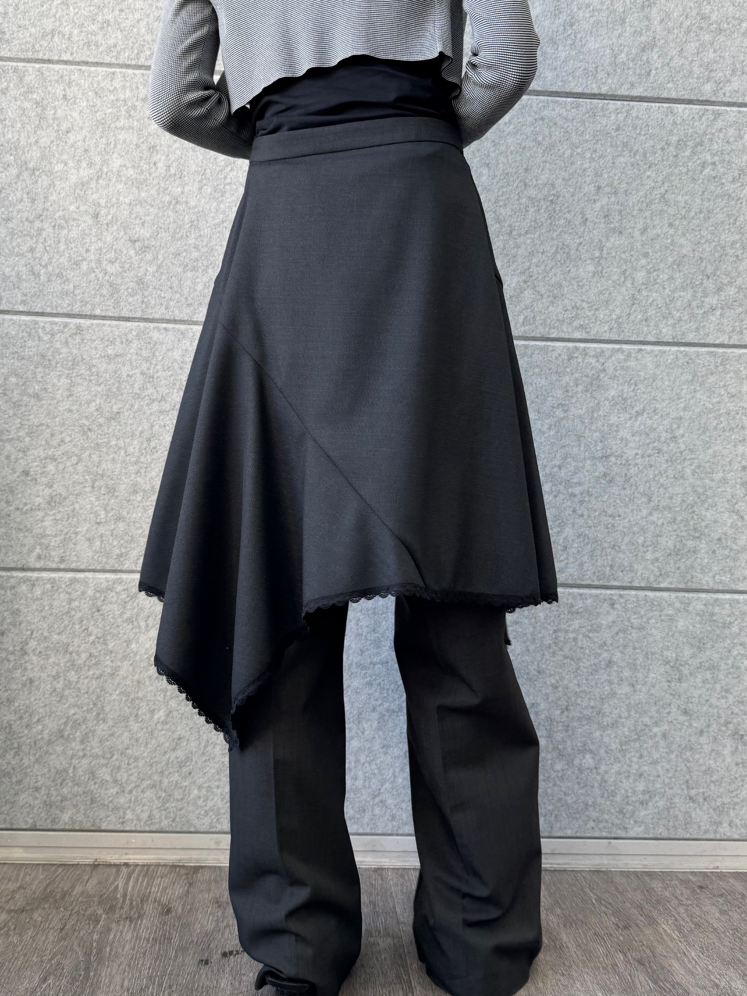 designer yukaさんの「CODE A｜asymmetric lace hem skirt」を使ったコーディネート