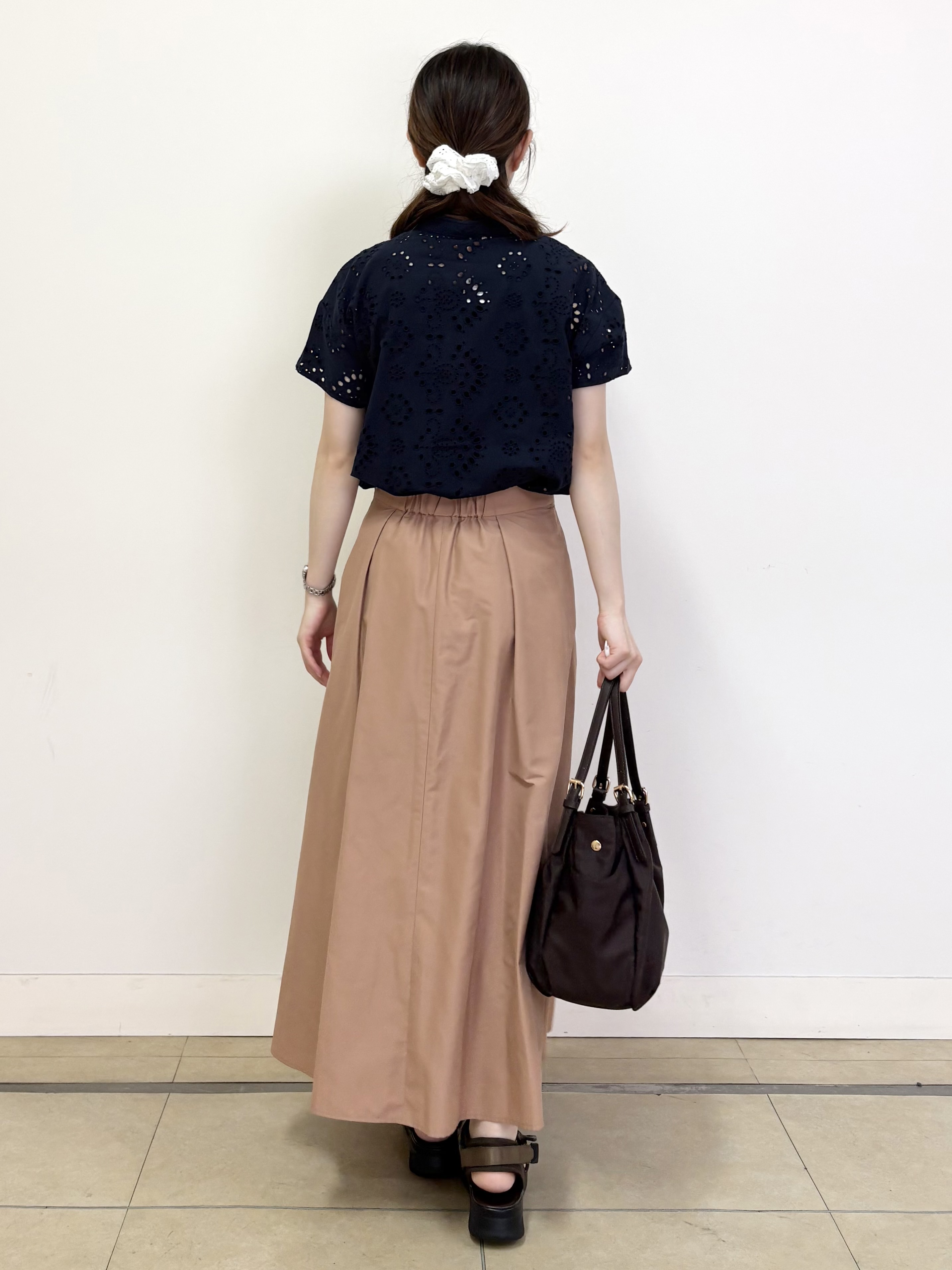 mikiさんの「Reflect｜【通勤◎】カットワーク刺繍レース シャツブラウス」を使ったコーディネート
