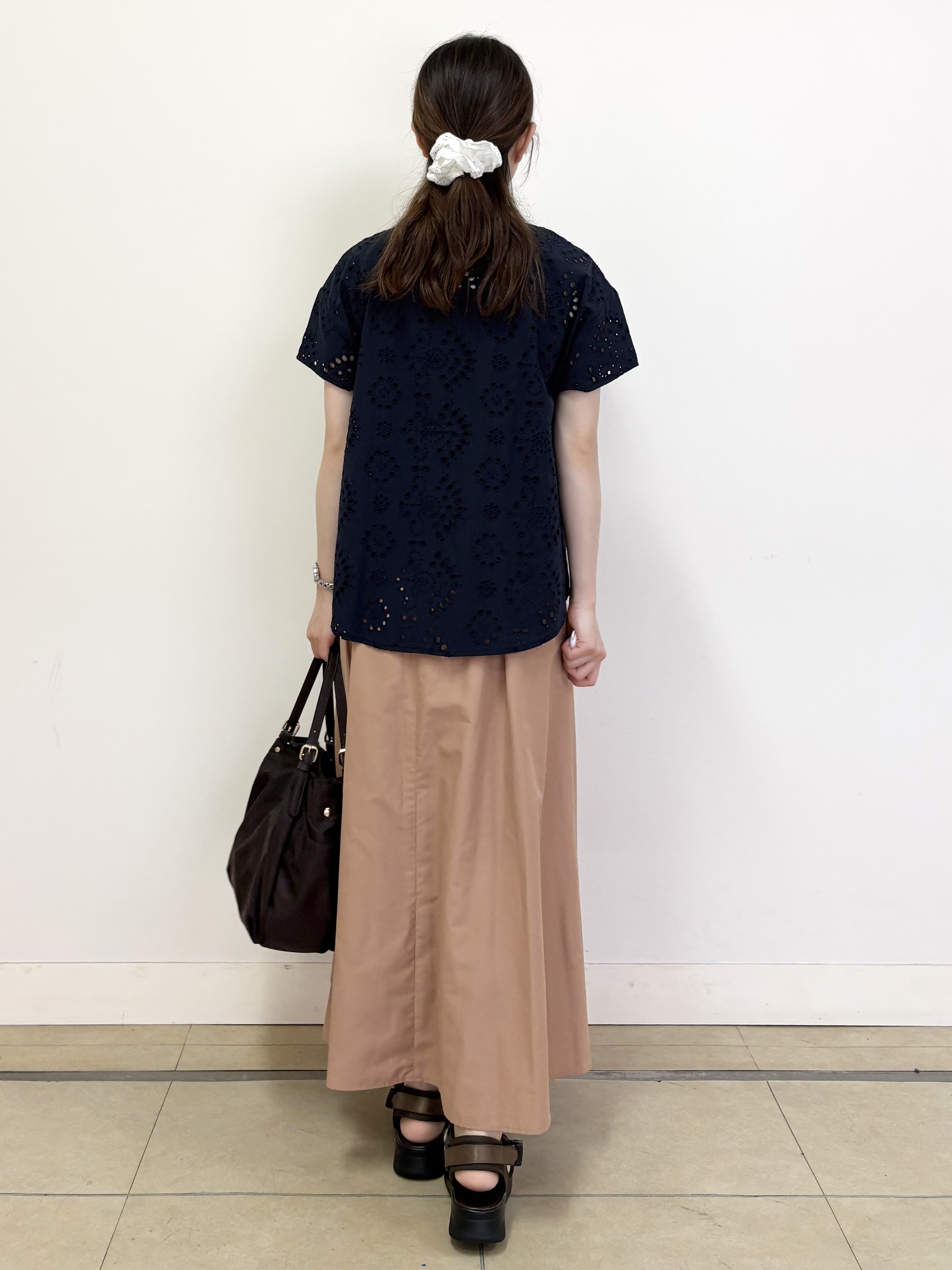 mikiさんの「Reflect｜【通勤◎】カットワーク刺繍レース シャツブラウス」を使ったコーディネート