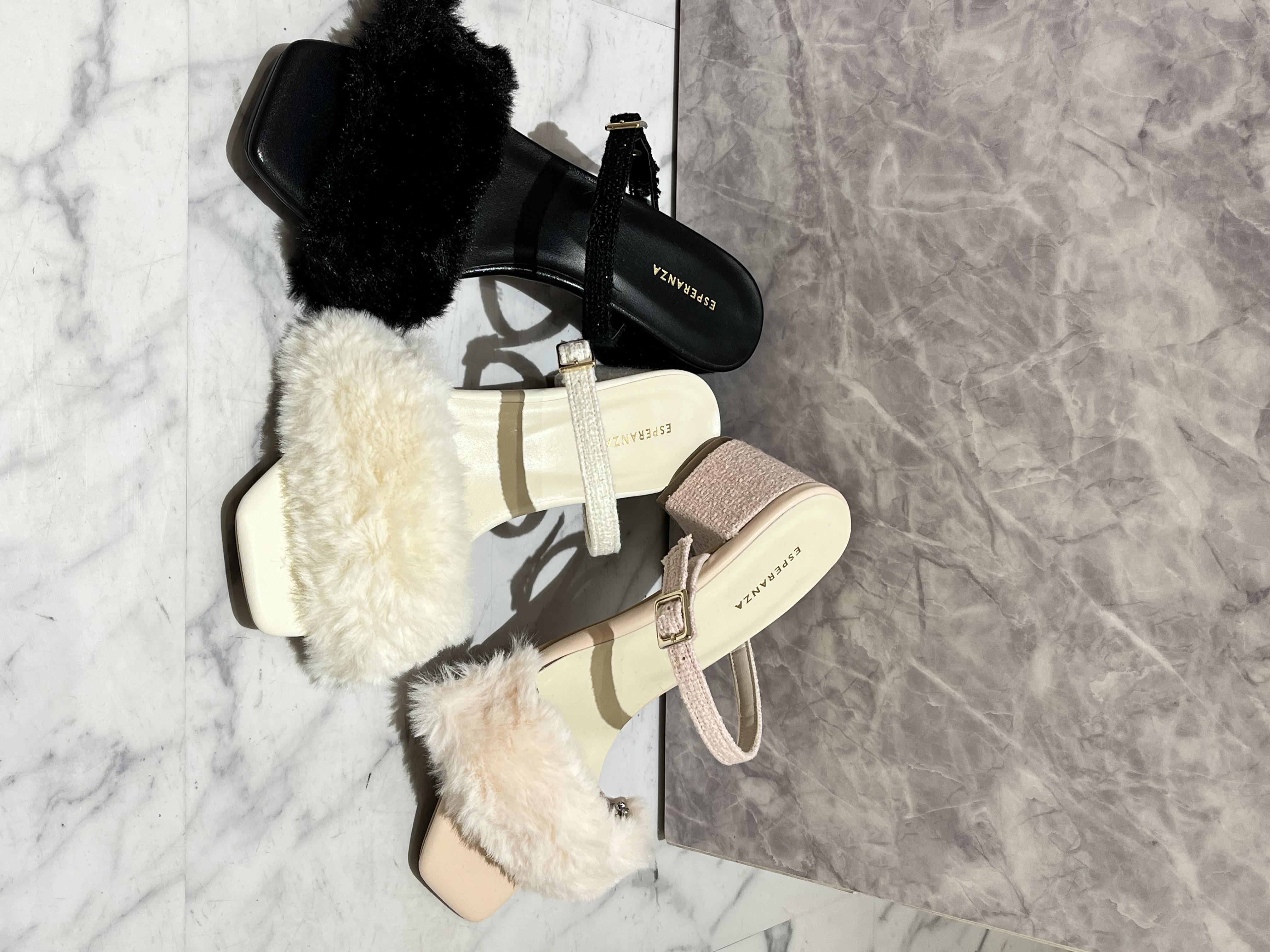 このかさんの「ESPERANZA｜【Fur Collection】フェイクファー付き2WAYミュールサンダル」を使ったコーディネート