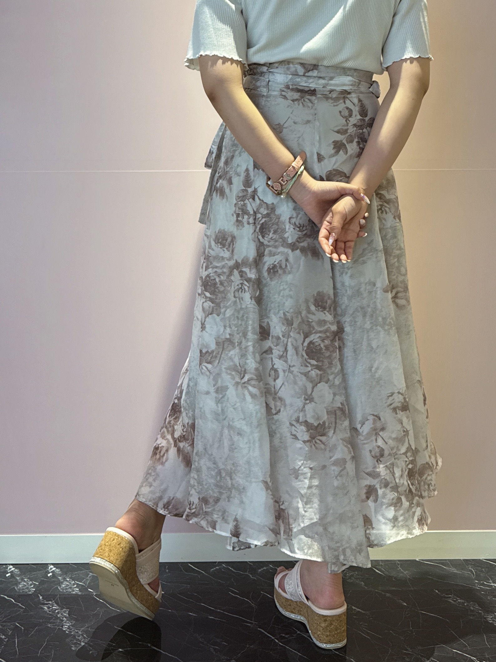 neinaさんの「ESPERANZA｜シャイニースライドコルクサンダル」を使ったコーディネート