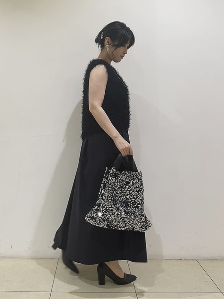 watanabeさんの「UNTITLED｜【洗える】ファンシーヤーンVネックニットベスト」を使ったコーディネート