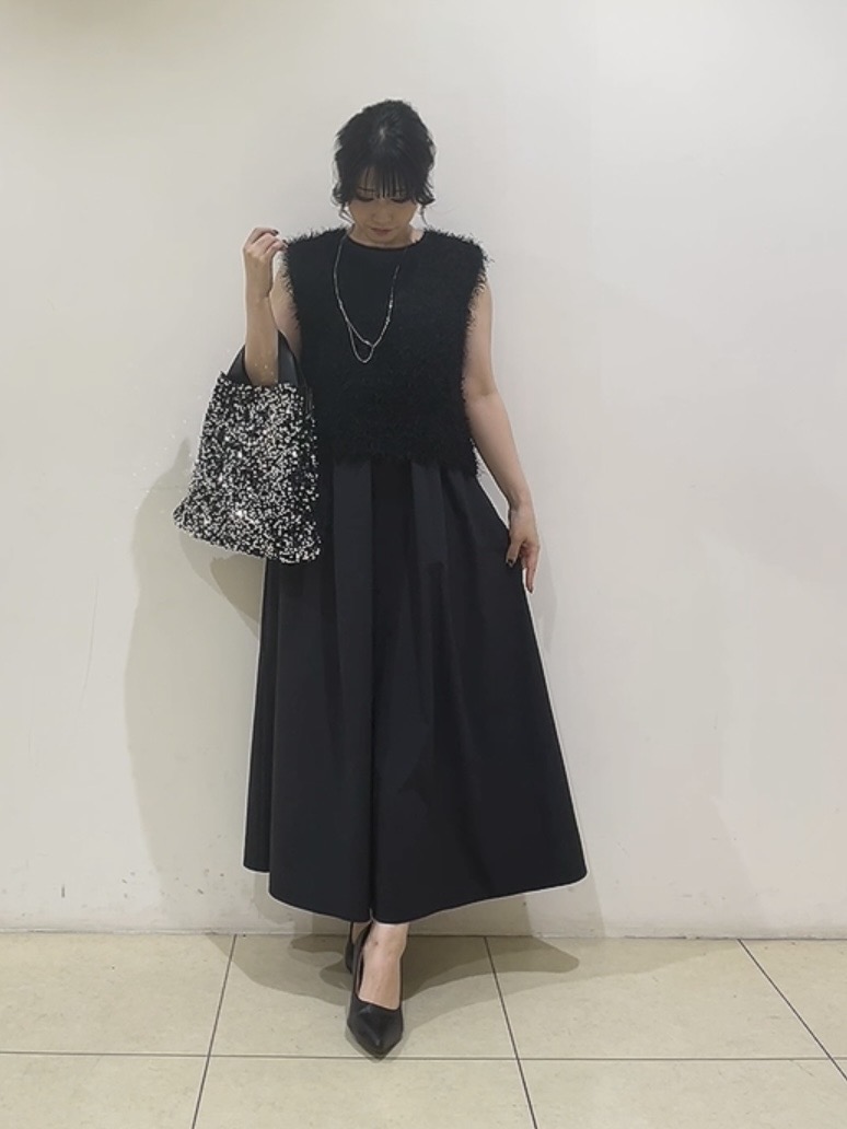 watanabeさんの「UNTITLED｜【洗える】ファンシーヤーンVネックニットベスト」を使ったコーディネート